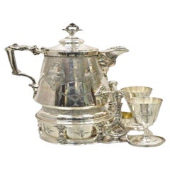 A Silver Plated Victorian Tilting Lemonade Water Pitcher on Stand w Goblets (pichet à limonade et gobelets)