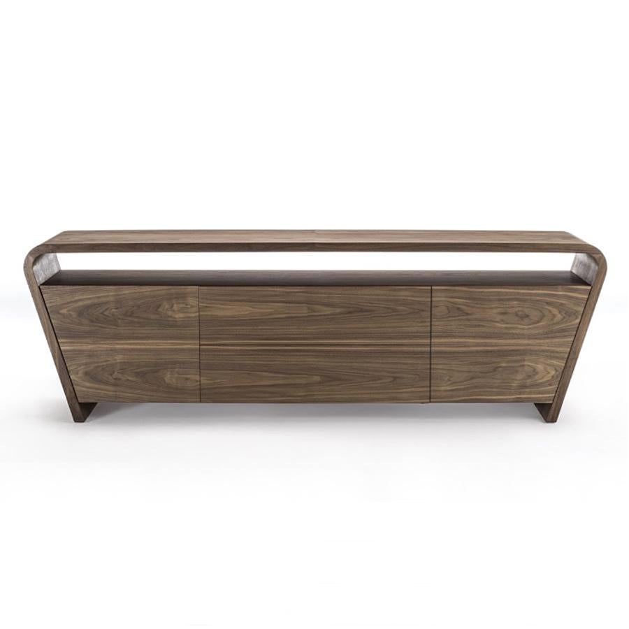 Sideboard racing with solid walnut wood structure made 
of smoothed edges and glued lists. With asymmetrical lateral 
base, wood treated with natural wax of vegetable origin with 
pine extracts finish.