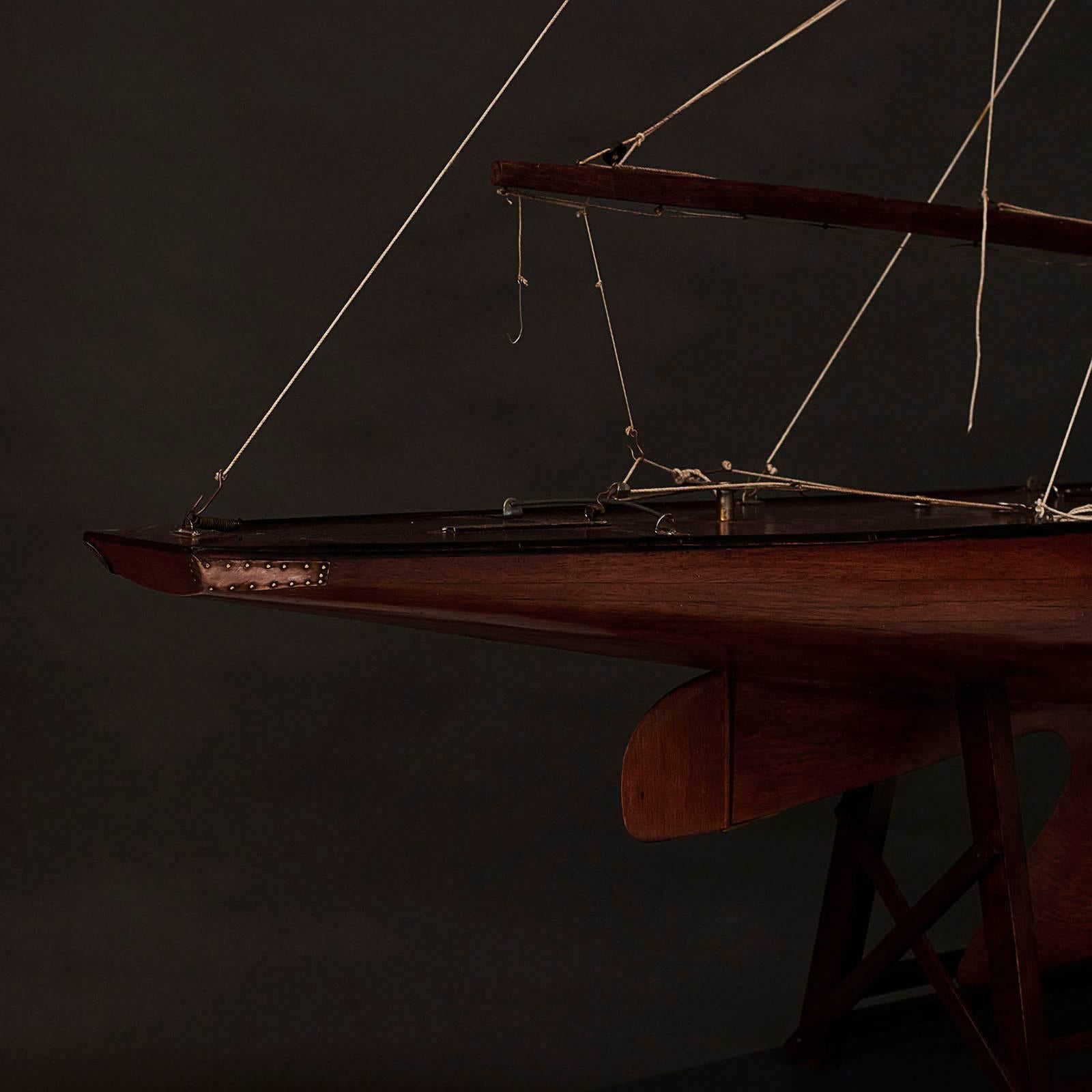 Racing Yacht Model Ship In Good Condition In Kastrup, DK