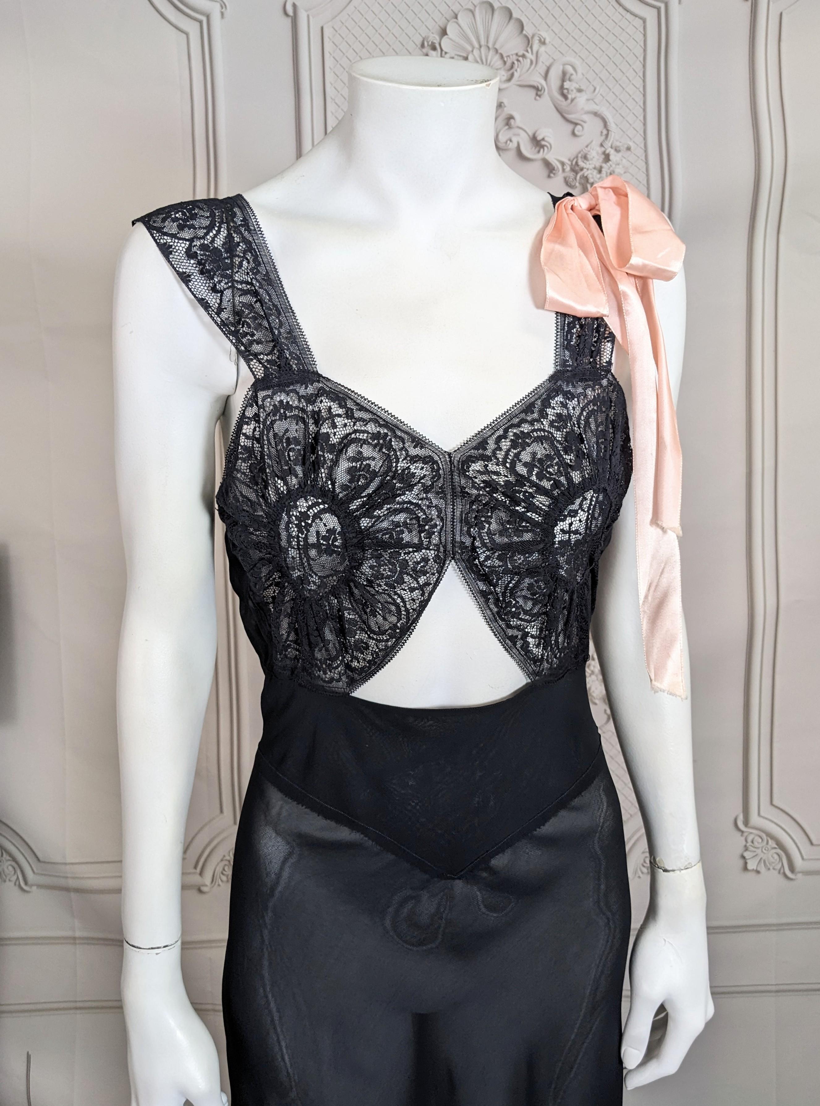 Un audace abito in chiffon e pizzo con sottoveste deco In condizioni buone in vendita a New York, NY