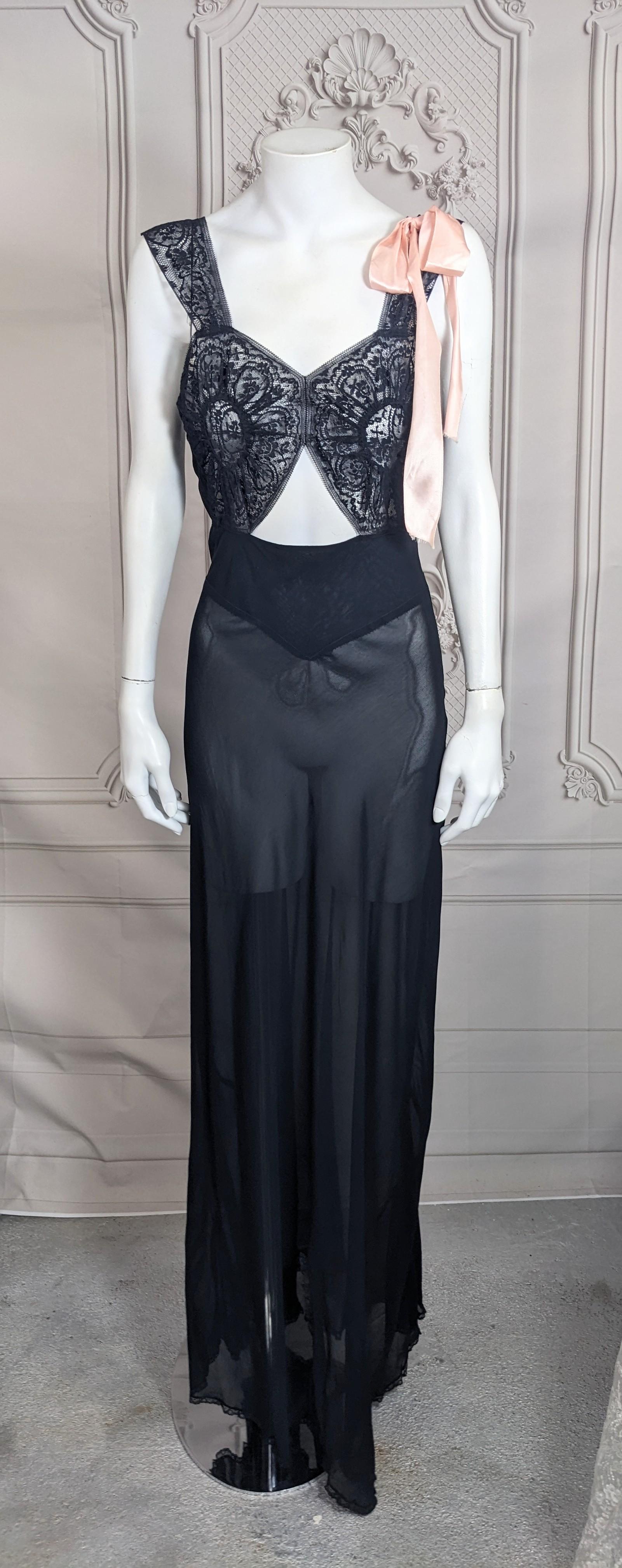 da uomo o donna Un audace abito in chiffon e pizzo con sottoveste deco in vendita