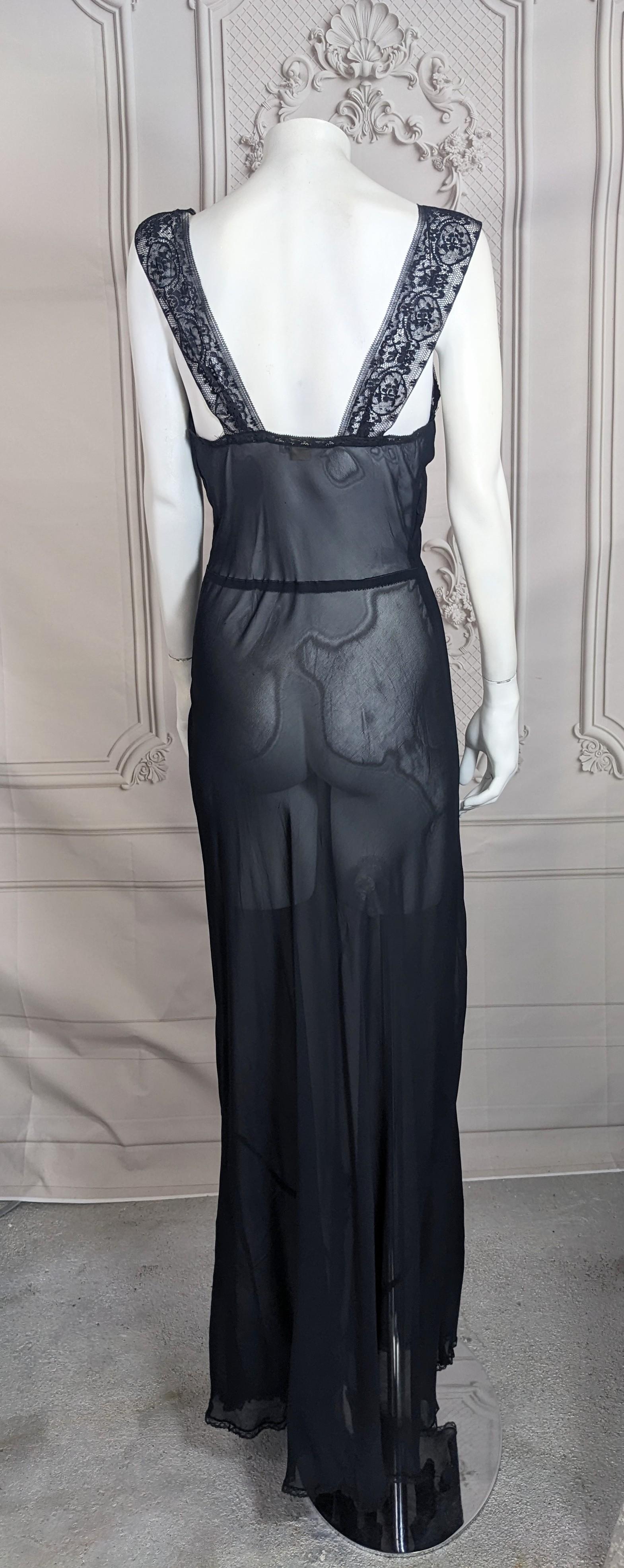 Un audace abito in chiffon e pizzo con sottoveste deco in vendita 4