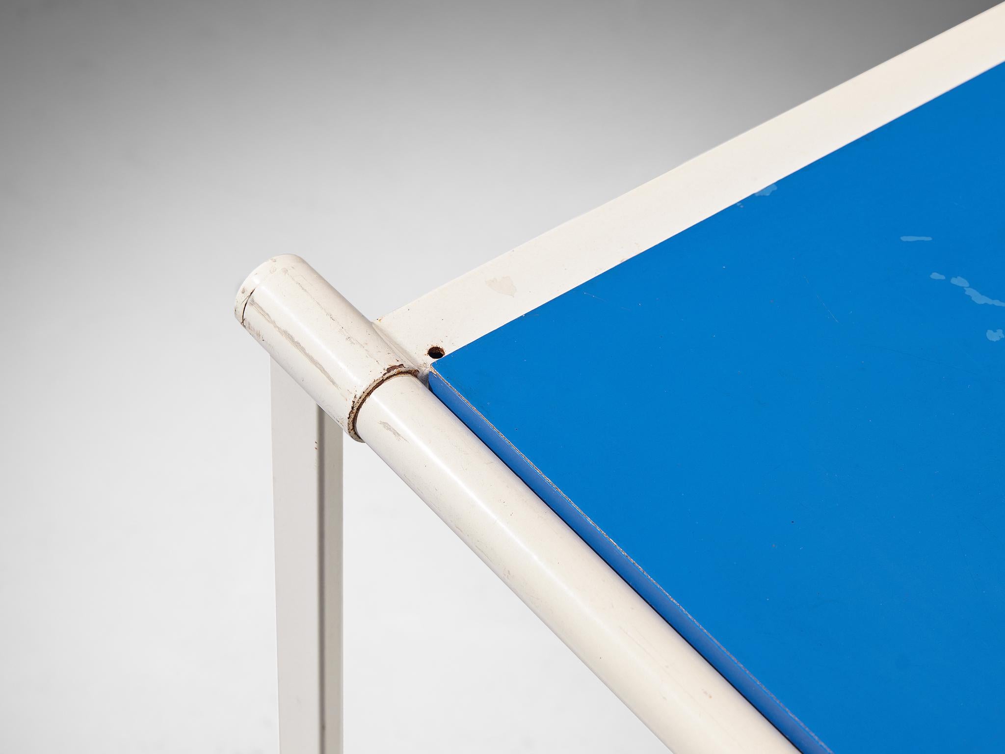 Néerlandais Radboud van Beekum table d'appoint Pastoe en bleu et blanc en vente