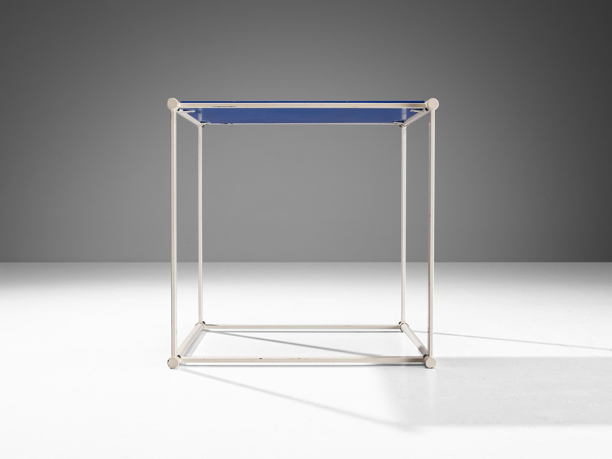 Late 20th Century Radboud van Beekum for Pastoe Side Table in Blue and White For Sale