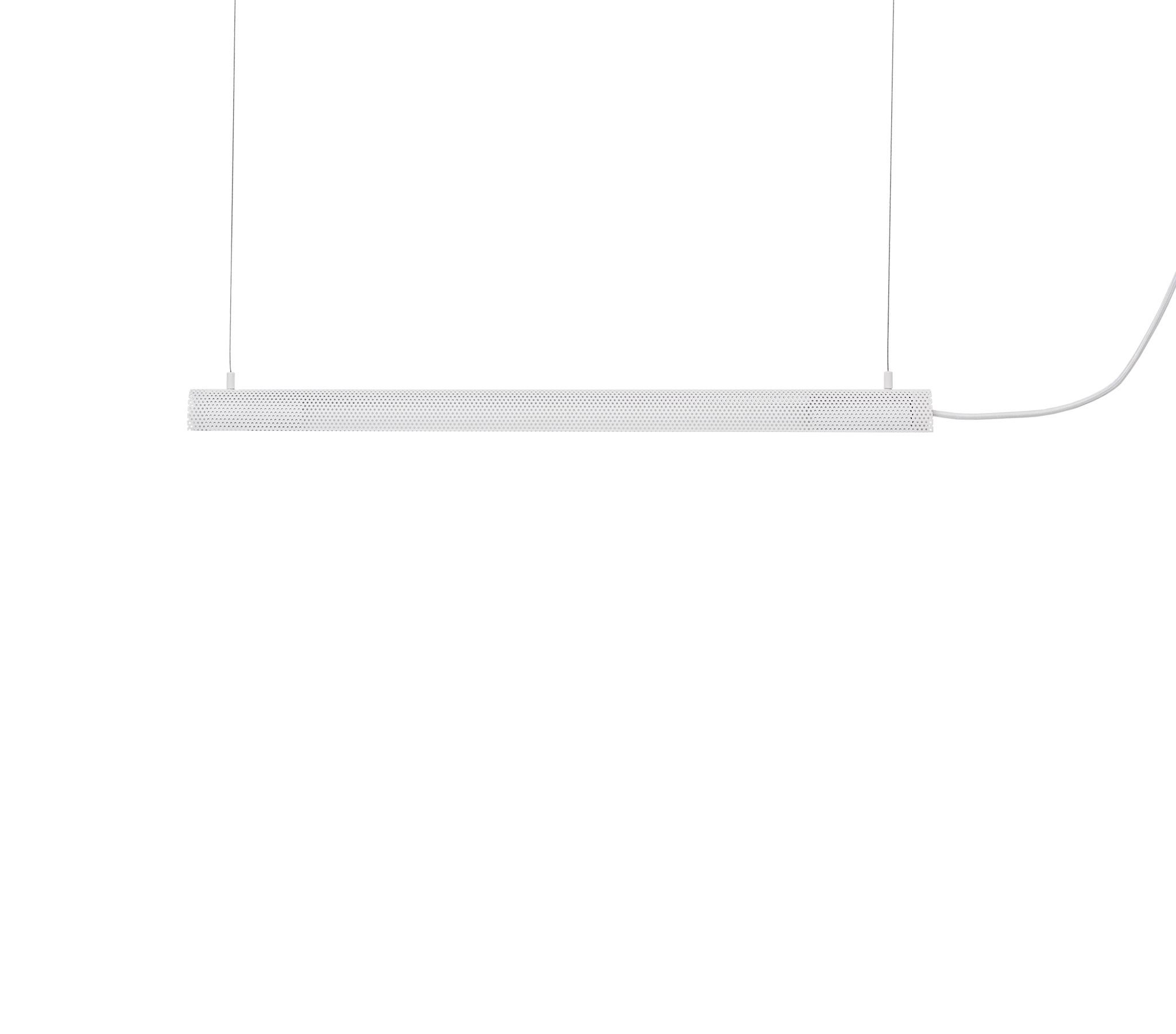 Basée sur un tube LED standard, la lampe suspendue Radent offre à la fois un éclairage direct vers le bas et un éclairage subtil vers le haut. La maille métallique perforée permet un éclairage doux. La lampe suspendue Radent est disponible en deux