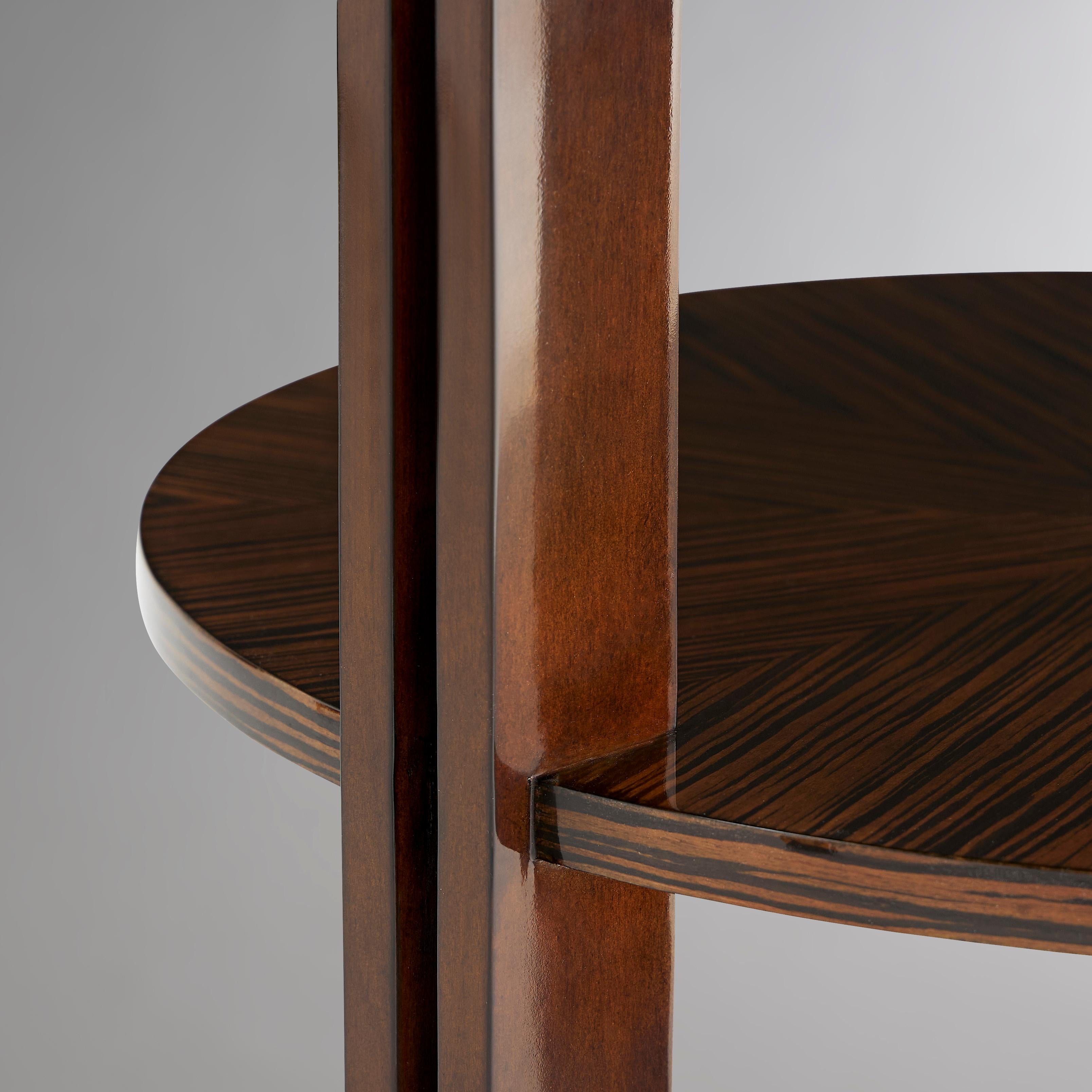 Moulage Table d'appoint radial en vente