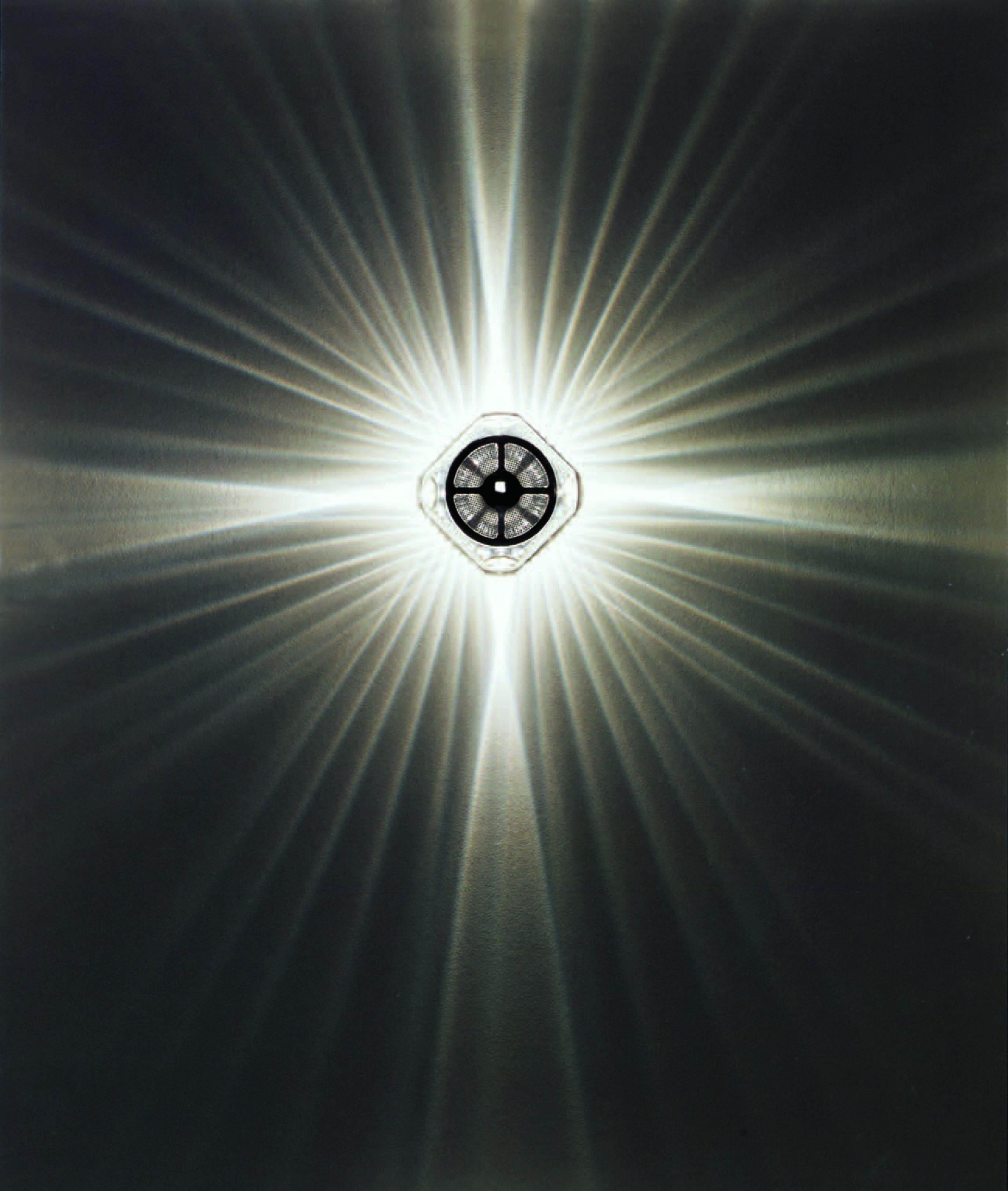 Der Wandleuchter Radial Tapestry macht aus Kunst Licht und aus Licht Kunst. Er kombiniert Akzentbeleuchtung mit Wandmalerei. 

Verdrahtet für 120V. Die Standardausführung ist poliertes Chrom.