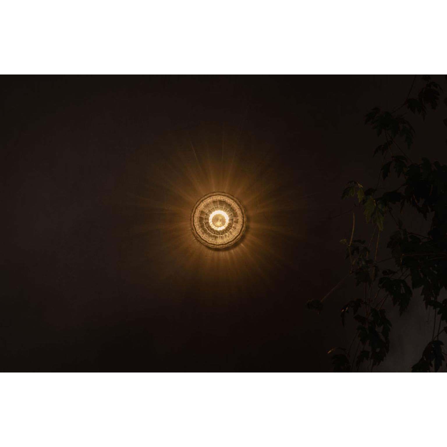 Aplique de pared Radial de latón envejecido y cristal soplado a mano by Nuumbra en venta 7