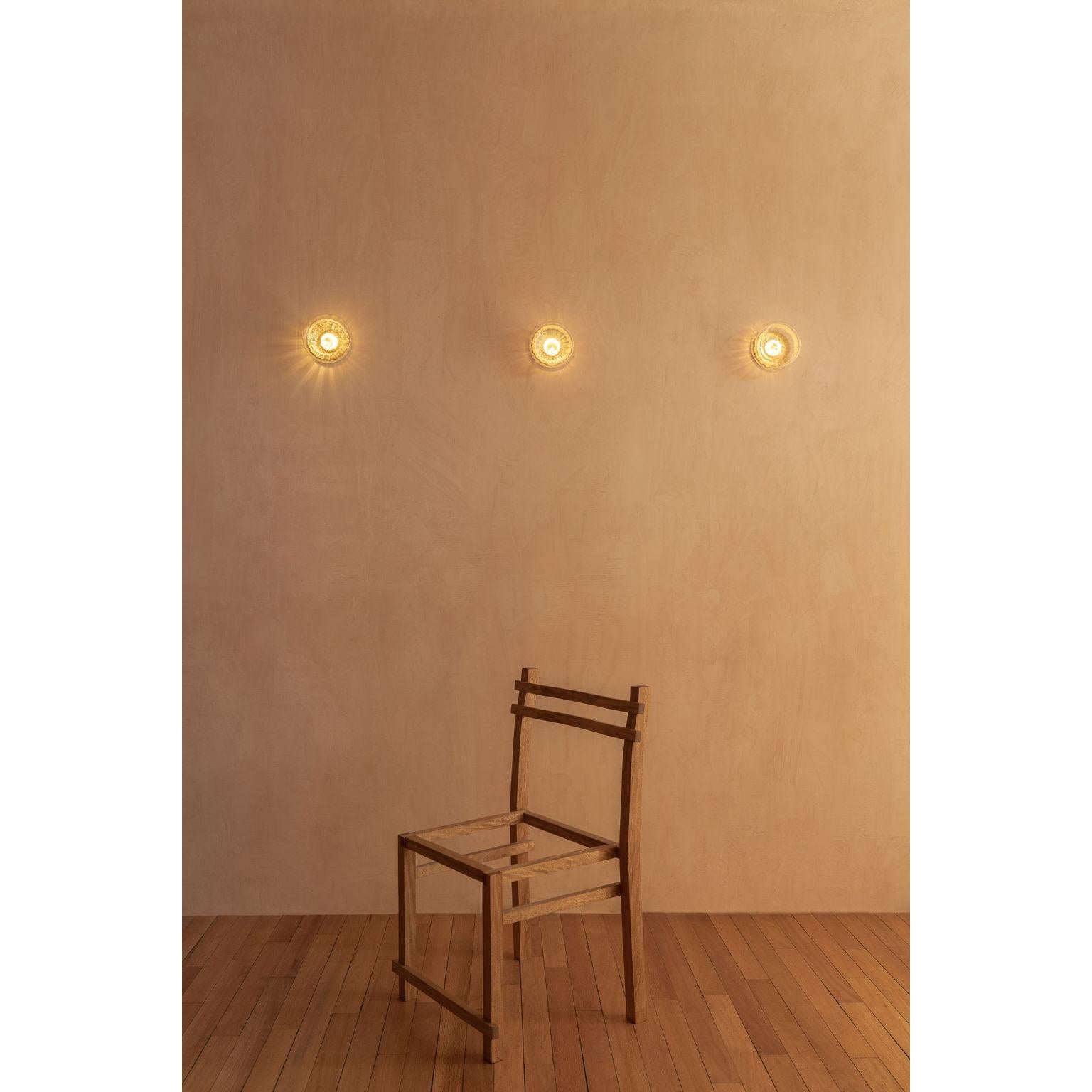 Aplique de pared Radial de latón envejecido y cristal soplado a mano by Nuumbra Latón en venta