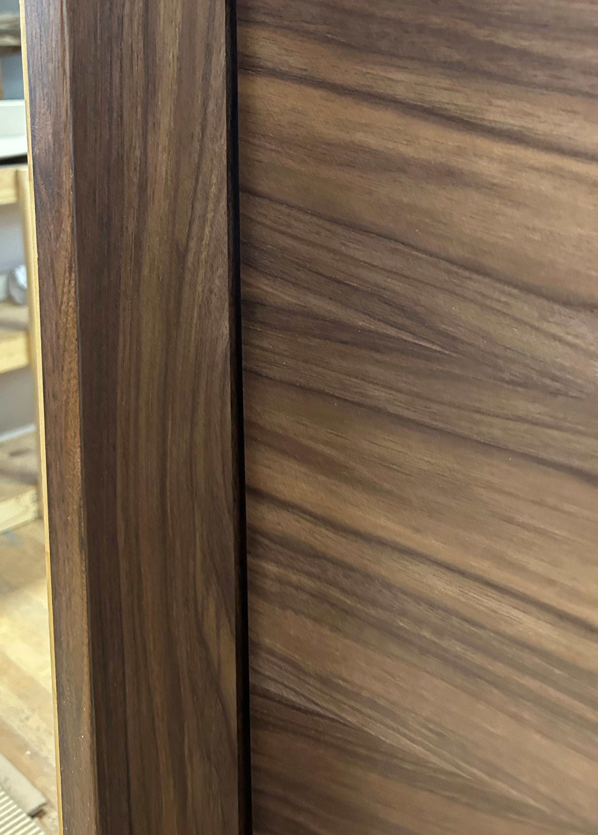 Porta d'ingresso a due battenti in noce con raggi di sole radiali in vendita 12