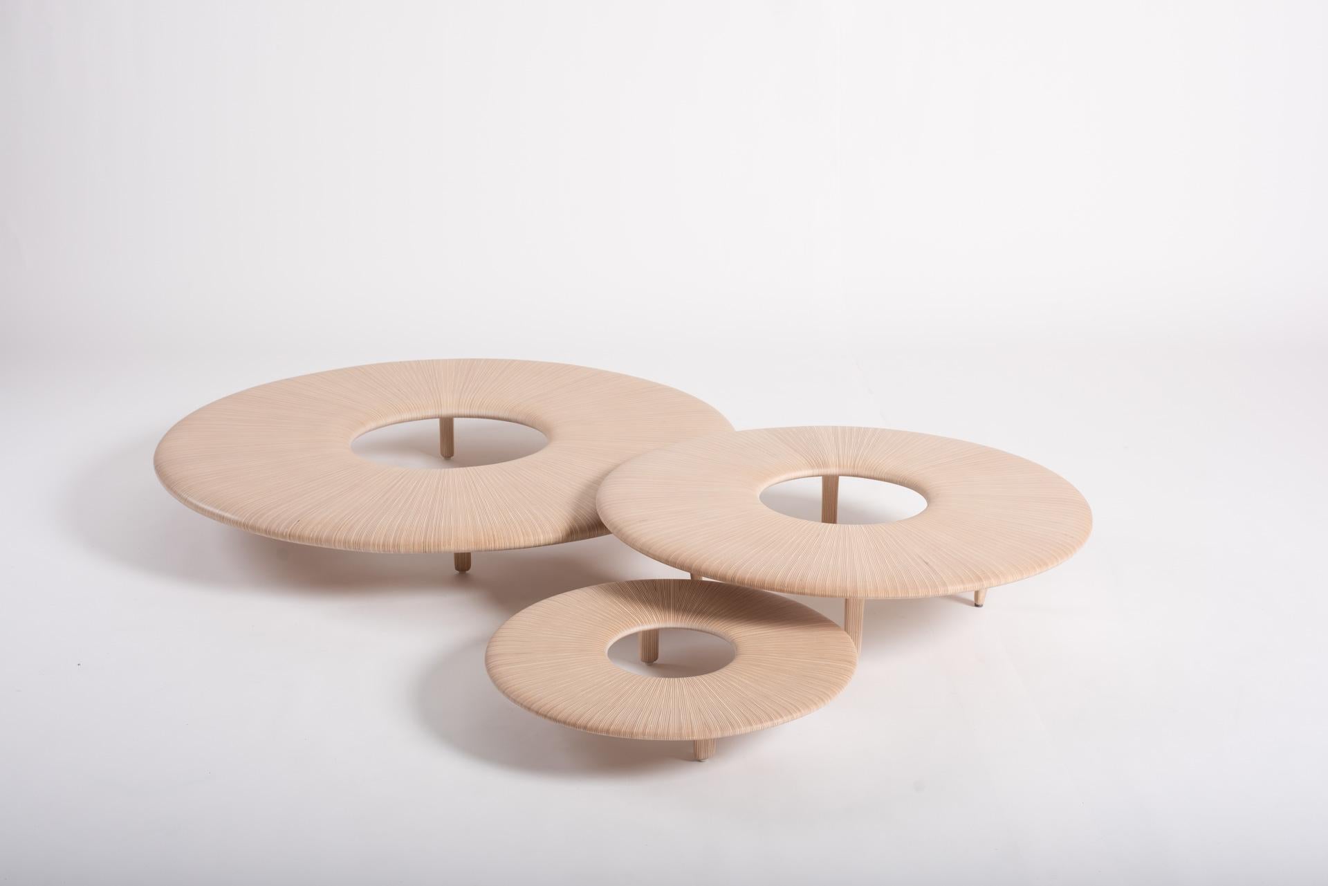 Radian Medium de Piegatto, una mesa de centro escultural contemporánea Dorado en venta