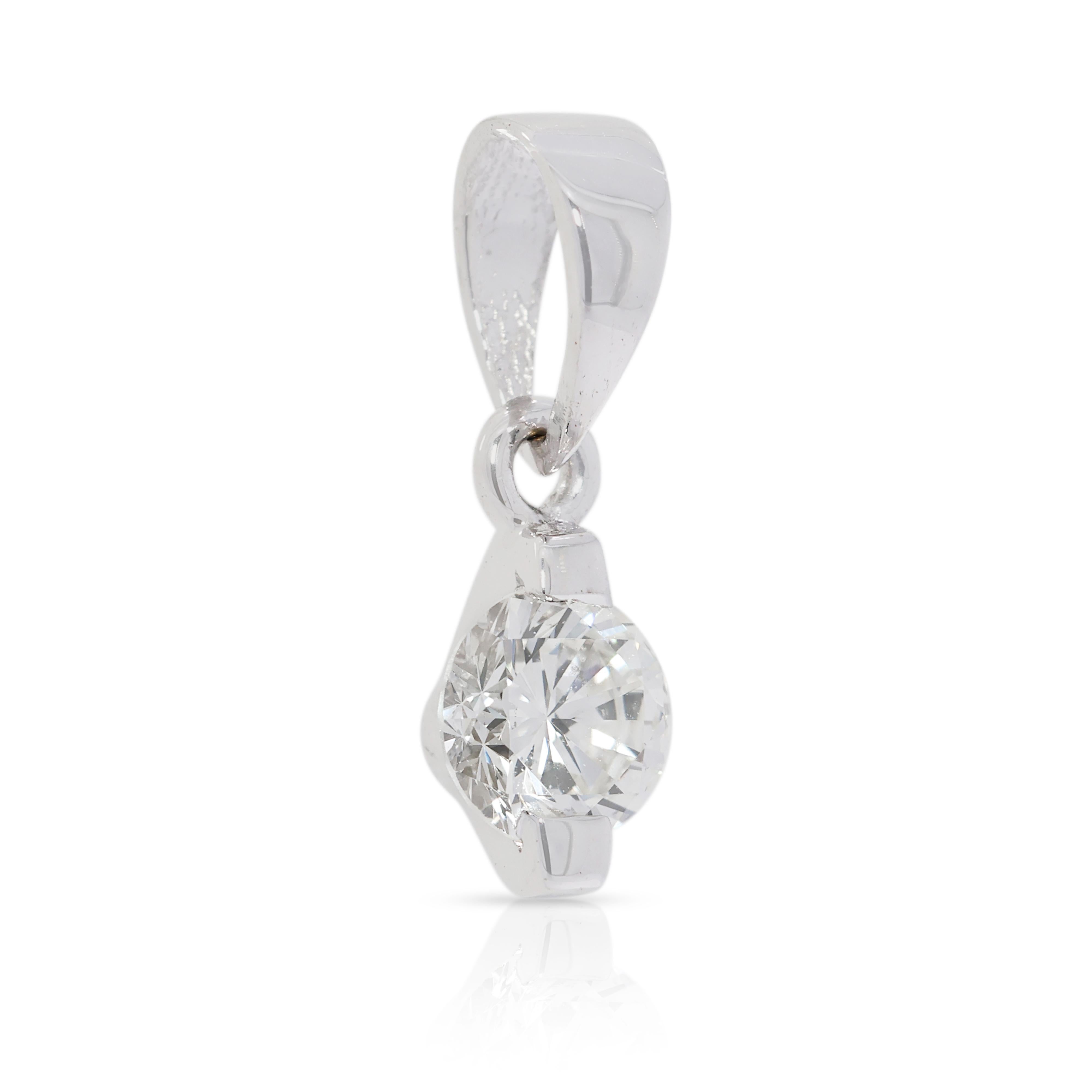 Pendentif solitaire en or blanc 18 carats avec diamant naturel de 0,20 ct radieux Excellent état - En vente à רמת גן, IL