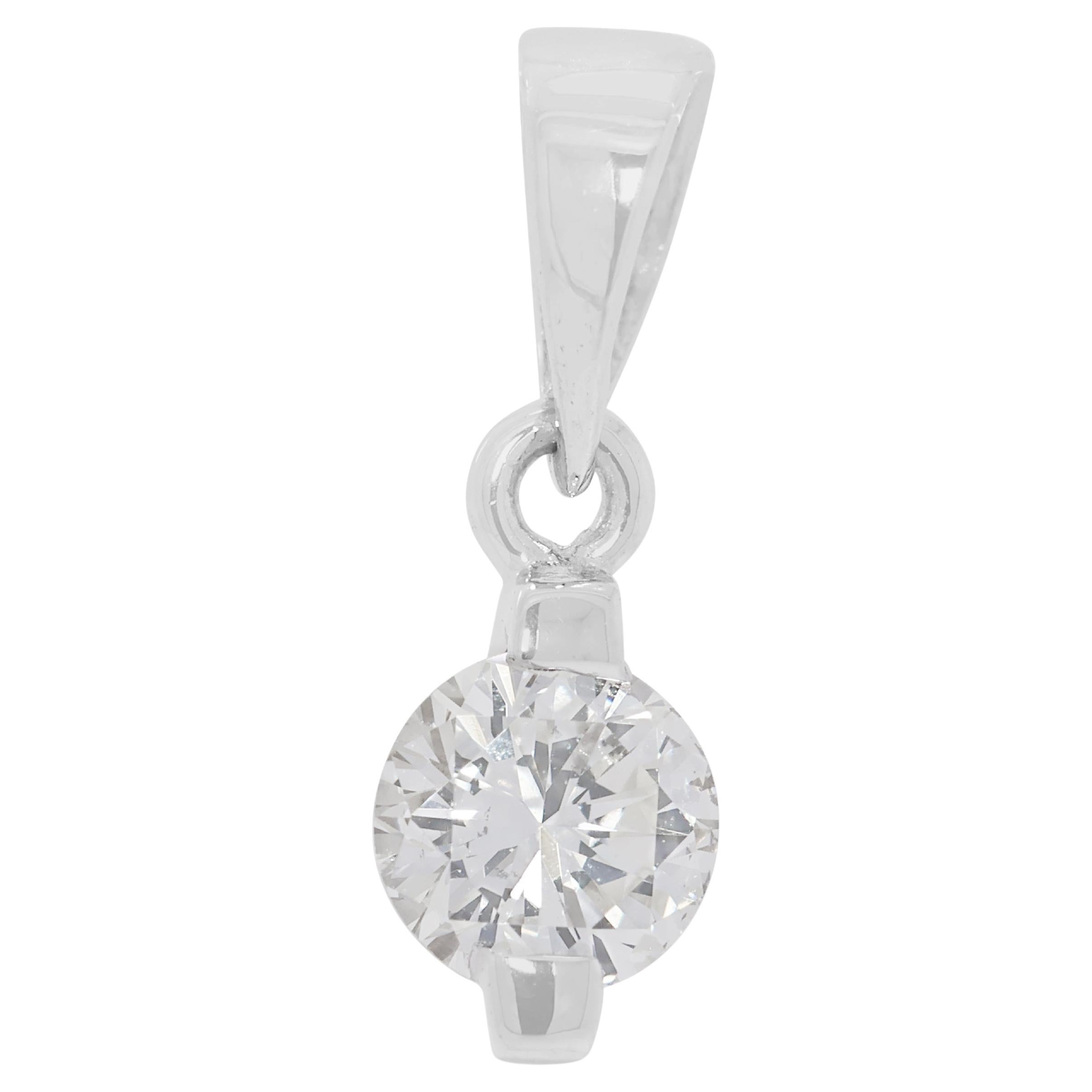 Pendentif solitaire en or blanc 18 carats avec diamant naturel de 0,20 ct radieux en vente