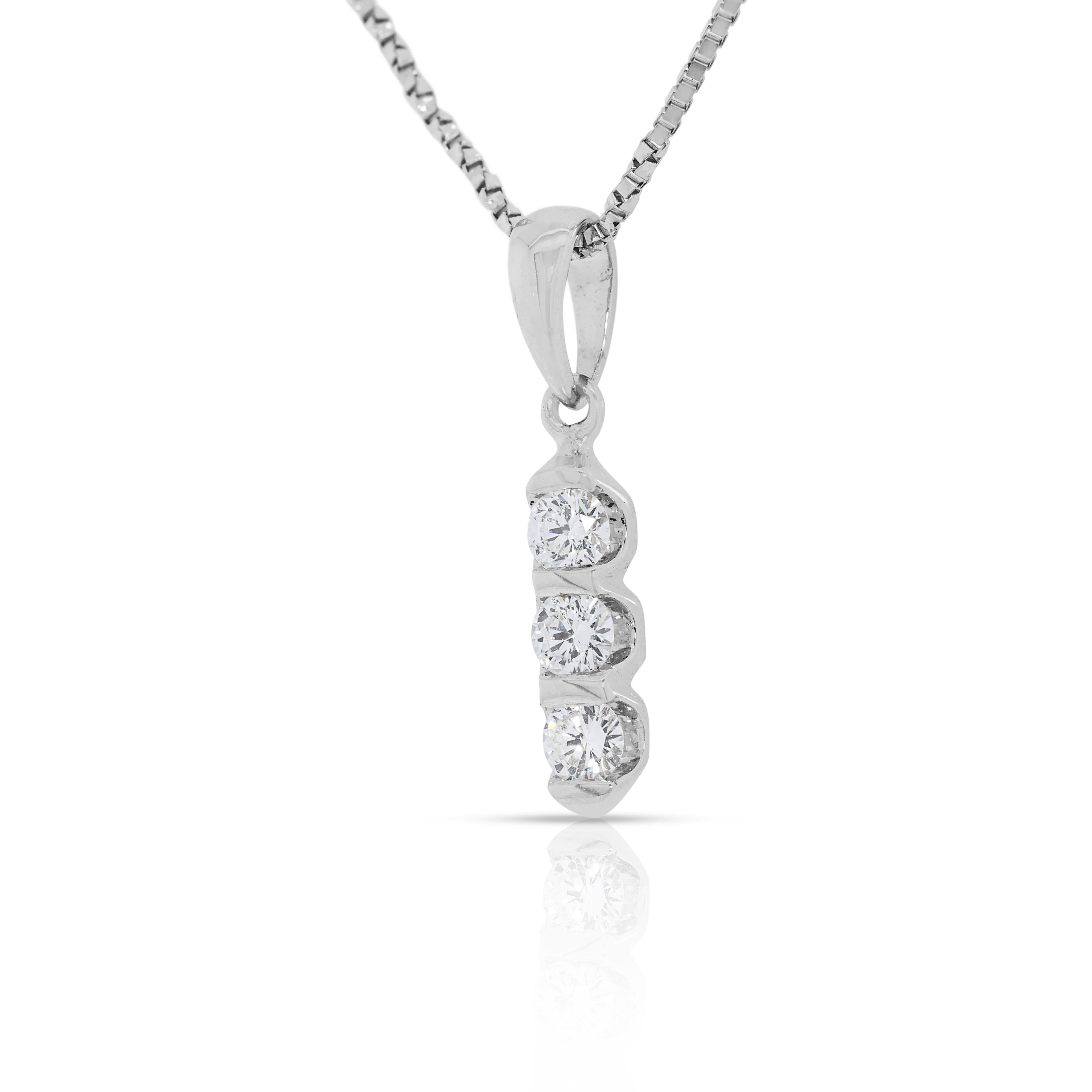 Collana con diamanti naturali radiosi da 0,2 carati in oro bianco 18 carati In condizioni ottime in vendita a רמת גן, IL