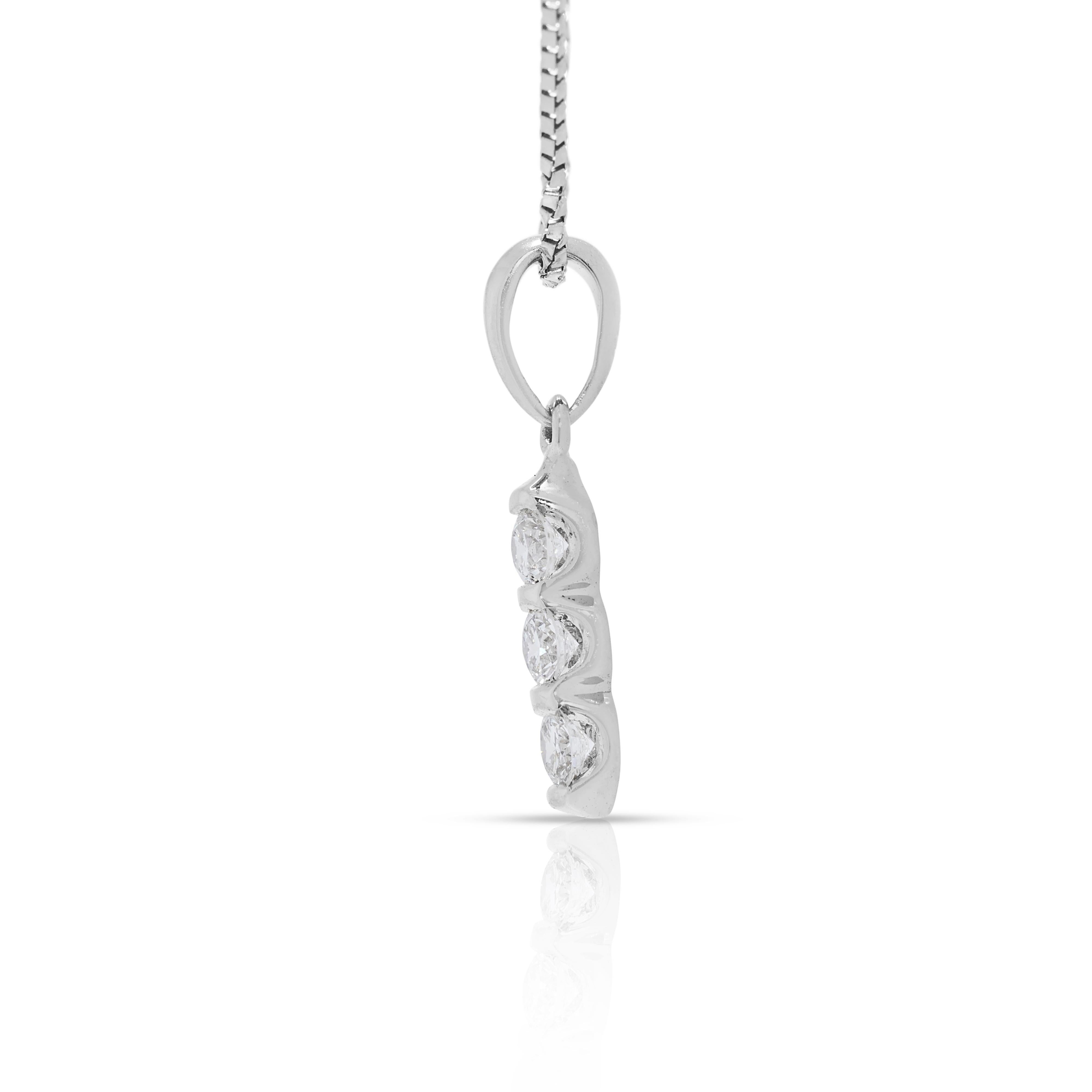 Donna Collana con diamanti naturali radiosi da 0,2 carati in oro bianco 18 carati in vendita