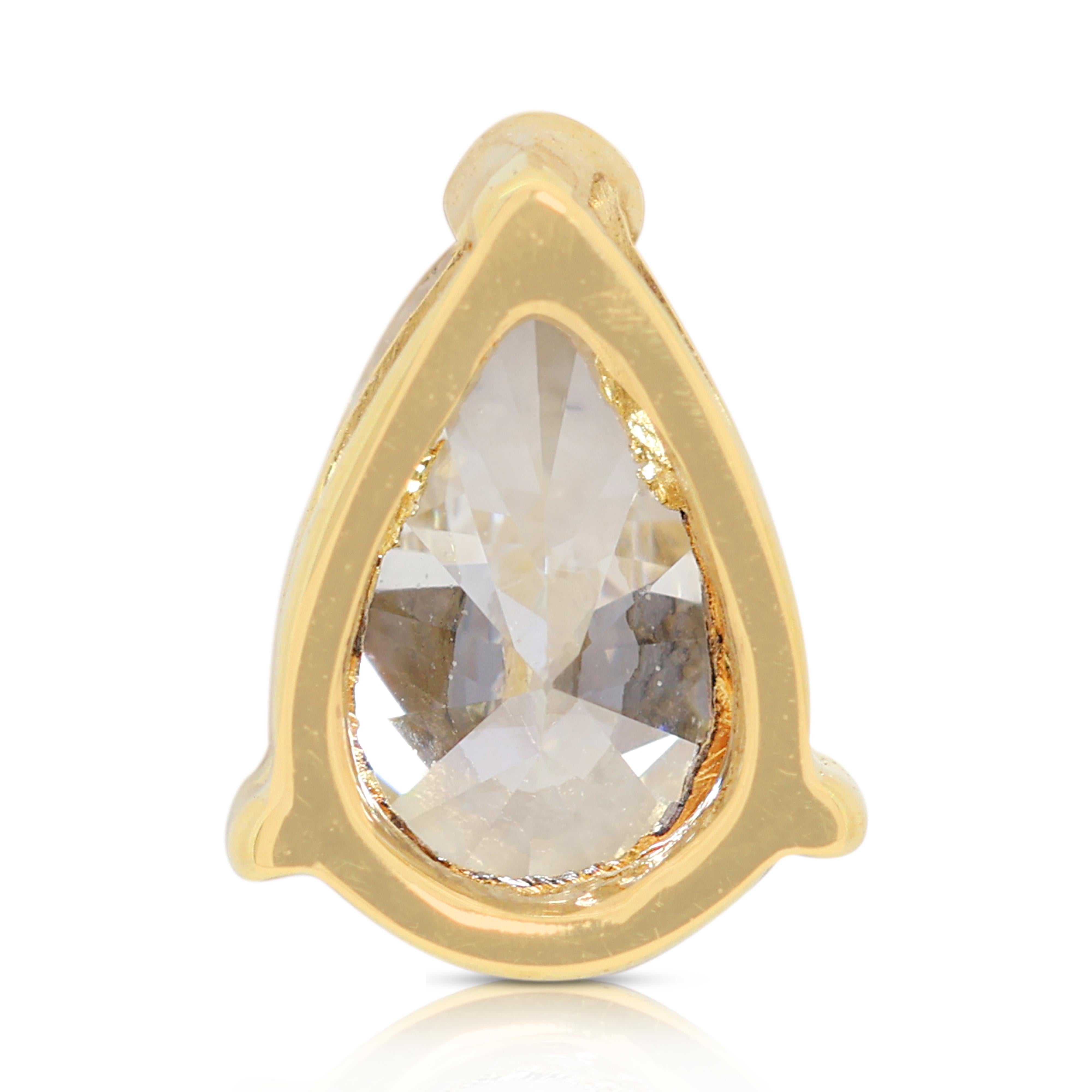 Pendentif en or jaune 18 carats avec diamant radiant de 0,38 ct en forme de poire - Pendentif uniquement en vente 1