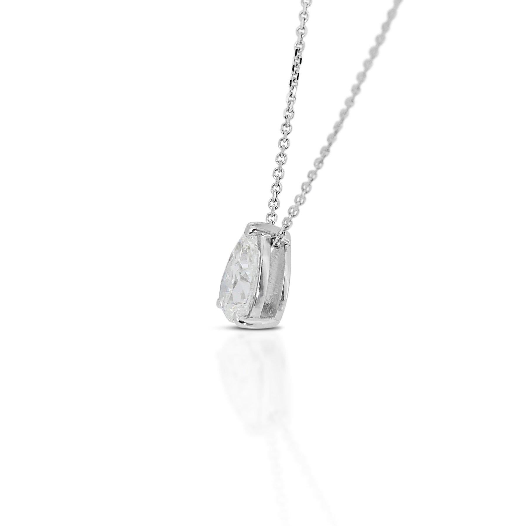 Radiant 0.70ct Diamond Solitaire Necklace with Pendant in 18k White Gold - GIA In New Condition In רמת גן, IL