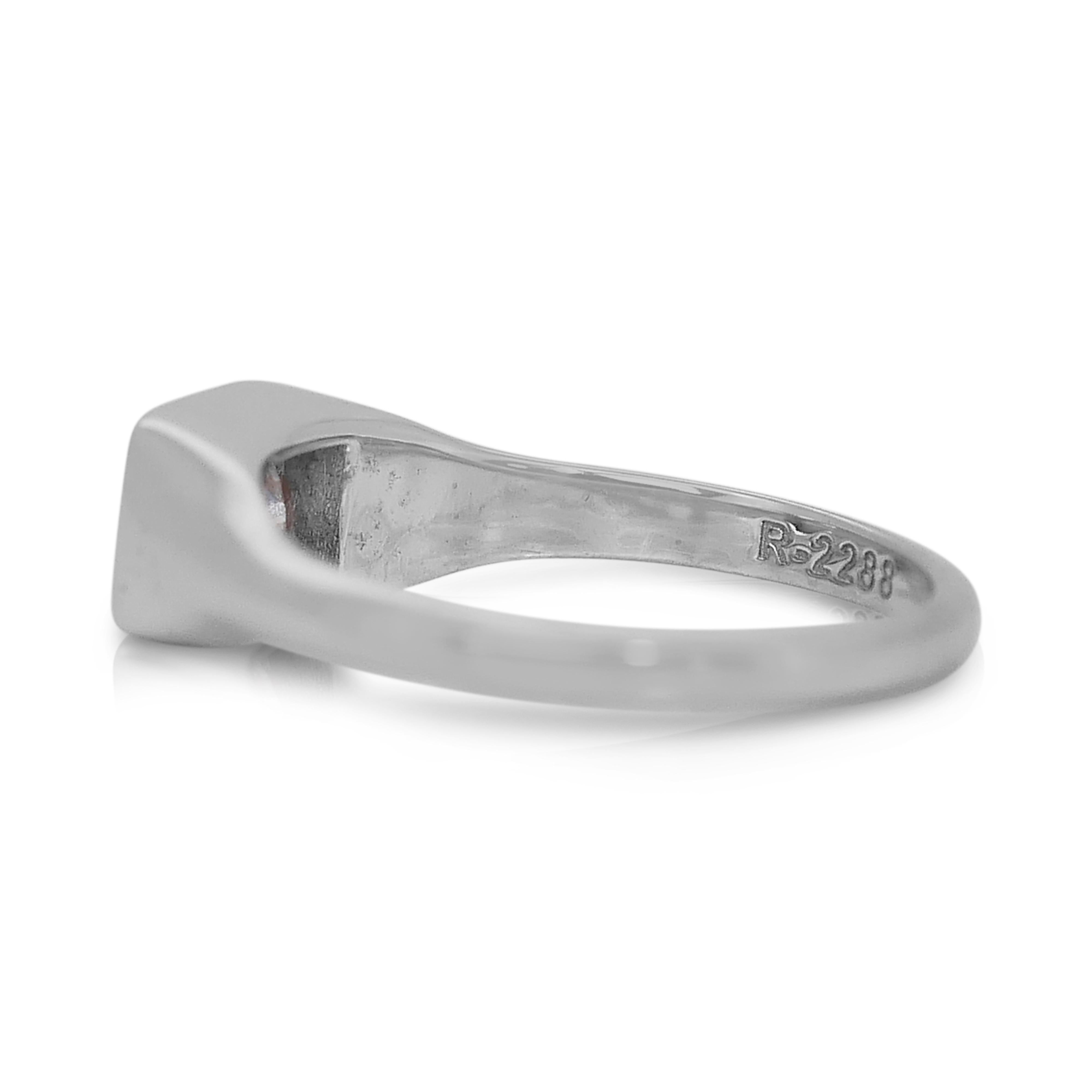 Radiant 0.70ct Diamond Solitaire Ring in 14k White Gold - IGI Certified In New Condition In רמת גן, IL