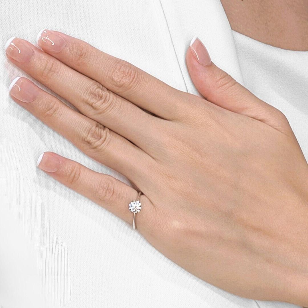 Discover unparalleled brilliance with this exceptional solitaire ring by Jannpaul, meticulously crafted in radiant 18K white gold. At its heart shines a magnificent 0.75ct natural decagon-shaped diamond, a rare and captivating cut that maximizes