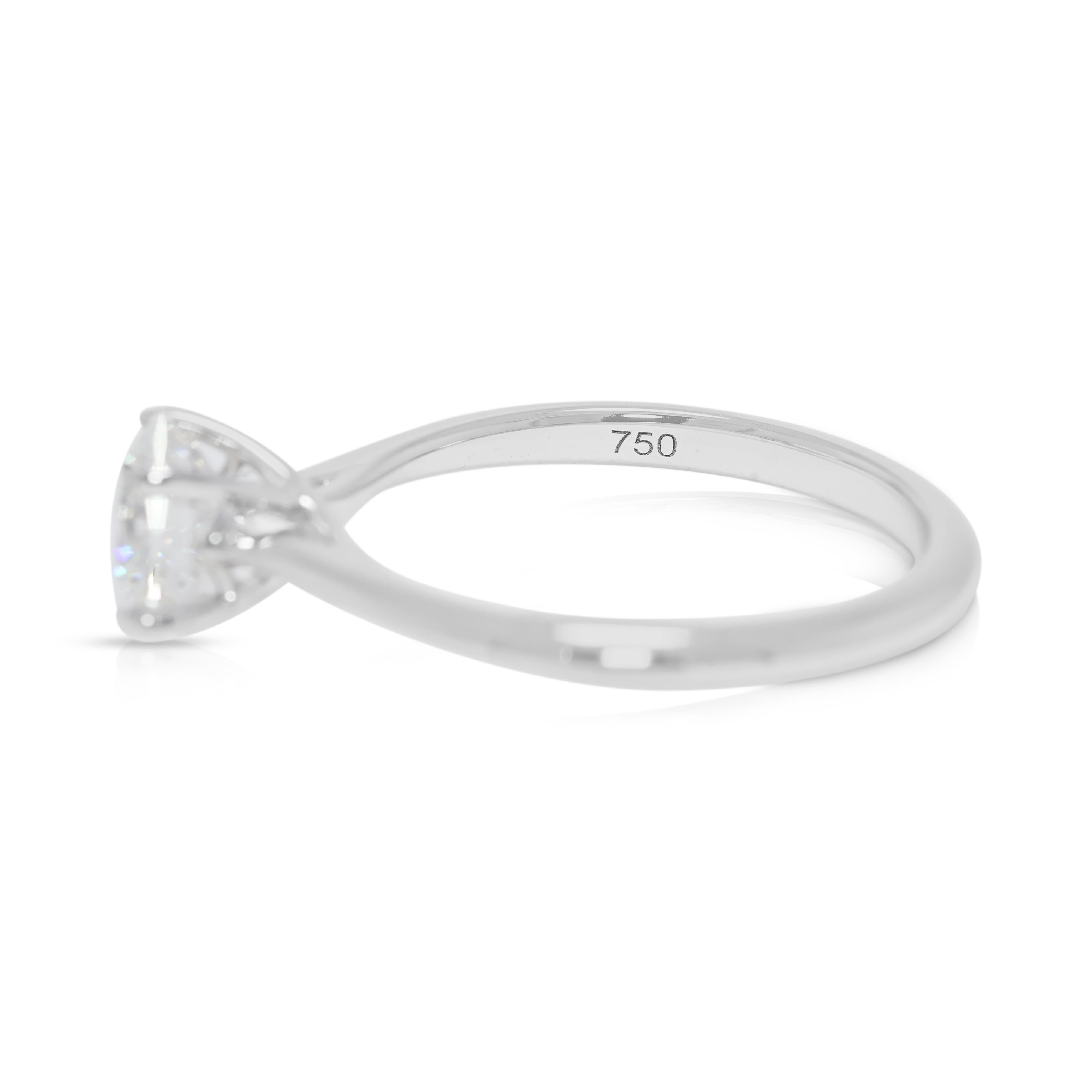 Radiant 0.75ct Natural Diamond Solitaire Ring 18k White Gold In Excellent Condition For Sale In רמת גן, IL