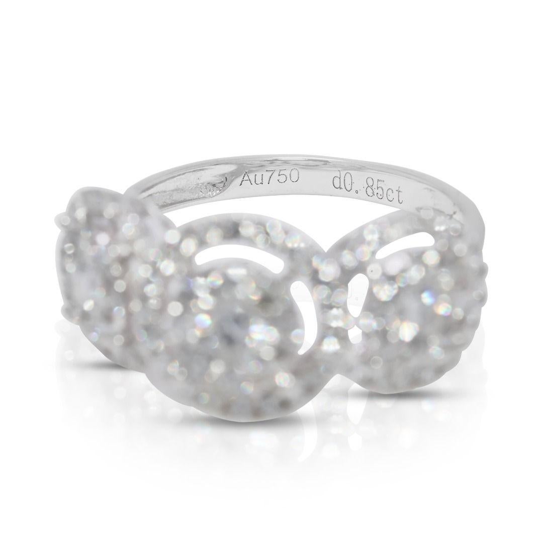 Radiant 0.85ct Natural Diamond Cluster Ring in 18K White In Excellent Condition For Sale In רמת גן, IL