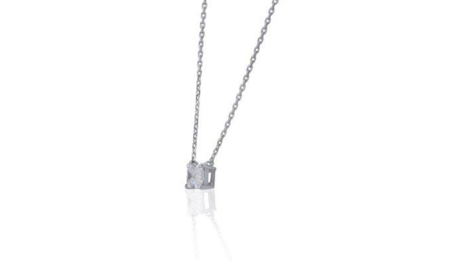 Radiant 0.90ct Solitaire Diamond Necklace set in 18K White Gold In New Condition For Sale In רמת גן, IL
