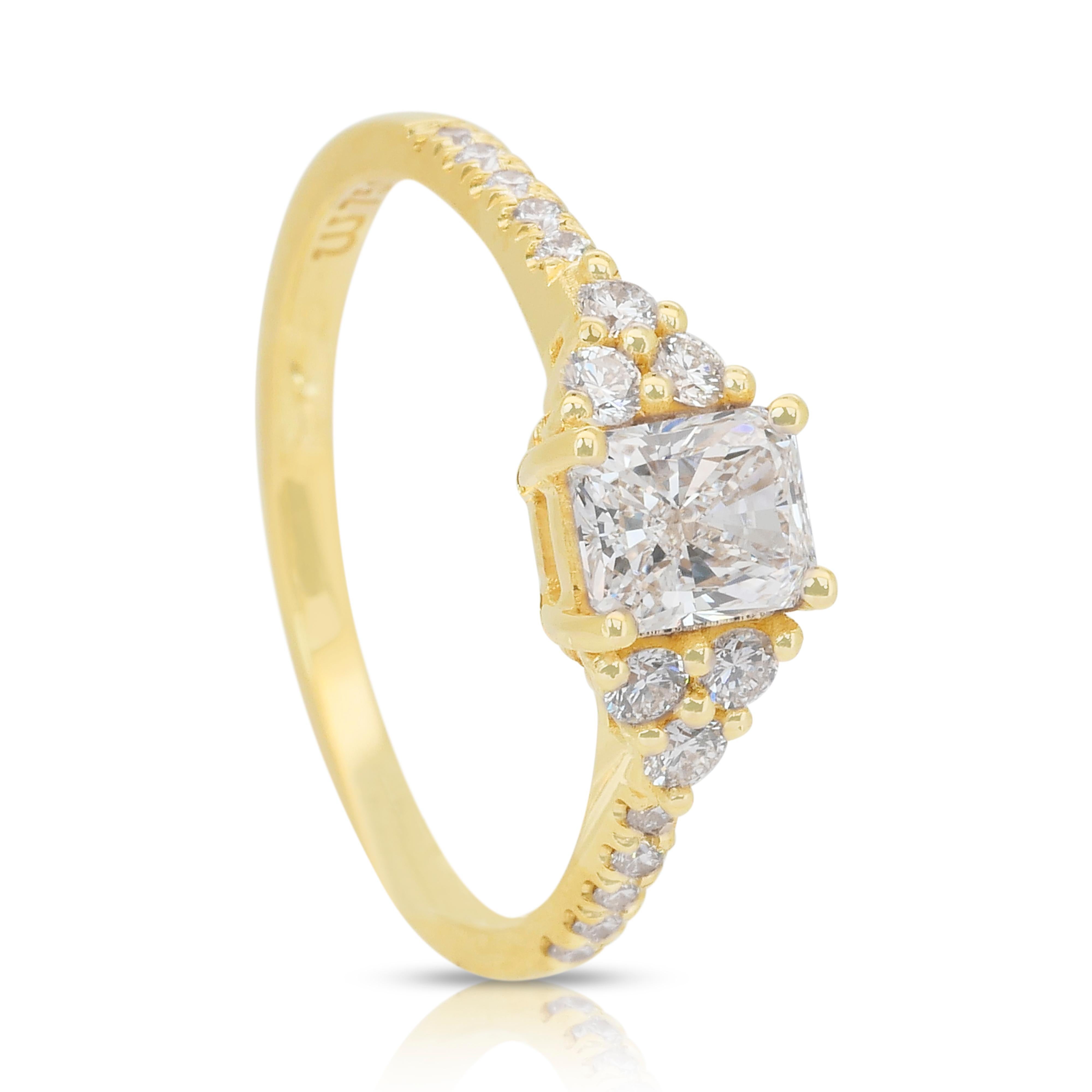 Bague en or jaune 18k avec pavé de diamants radieux de 0,99ct - Certifiée GIA en vente 2