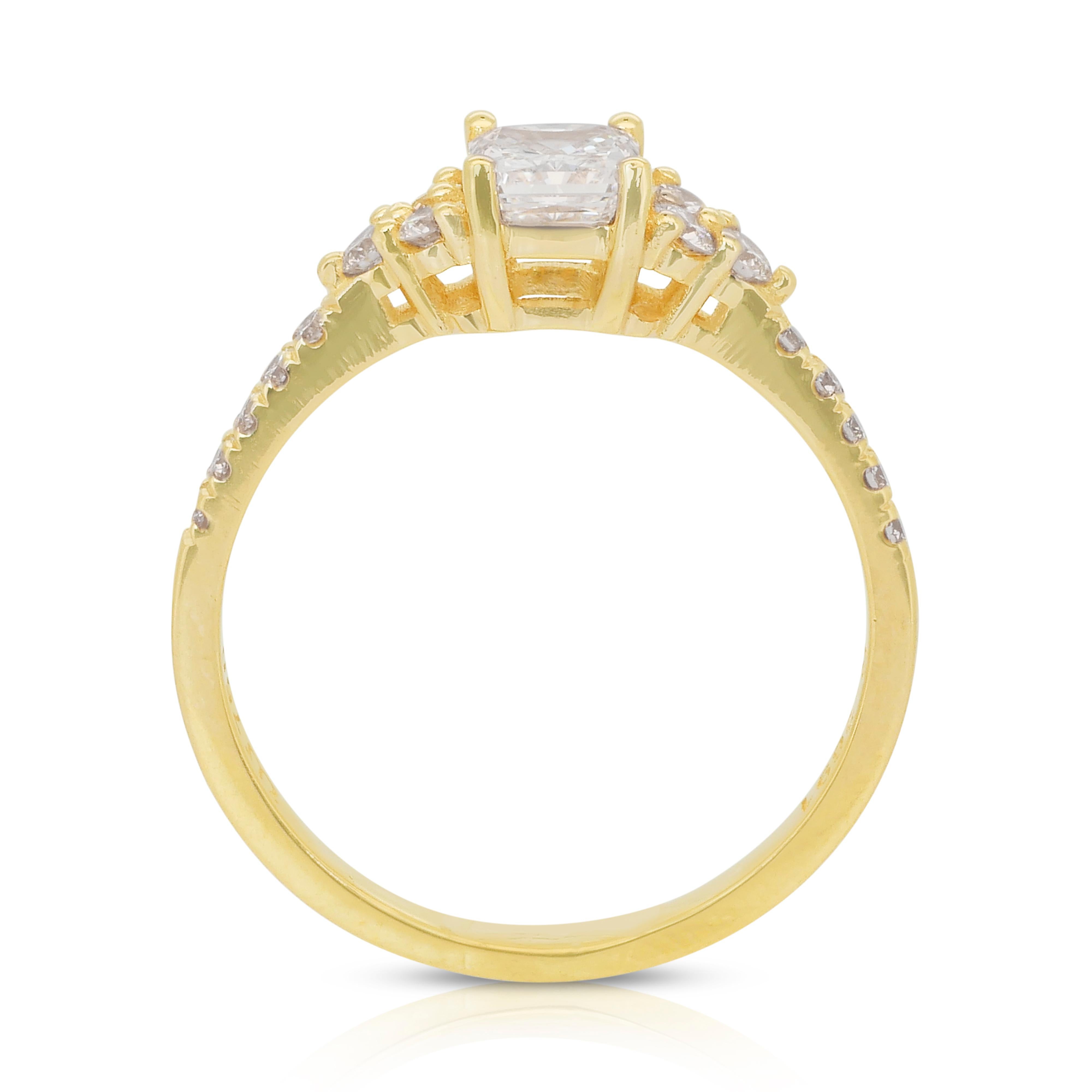 Bague en or jaune 18k avec pavé de diamants radieux de 0,99ct - Certifiée GIA en vente 3