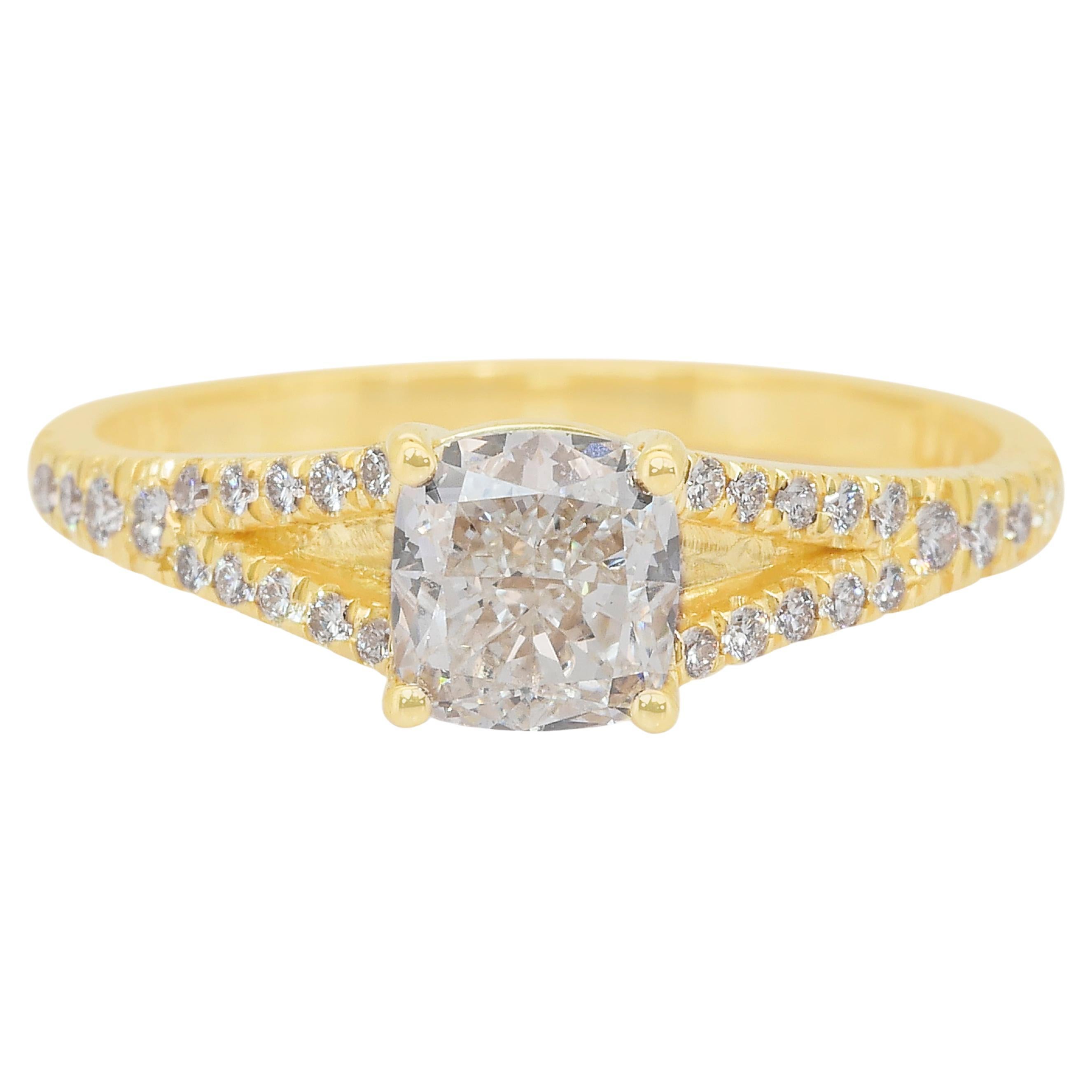 Radiant 1.26ct Diamonds Pave Ring in 18k Yellow Gold - IGI Certified For Sale