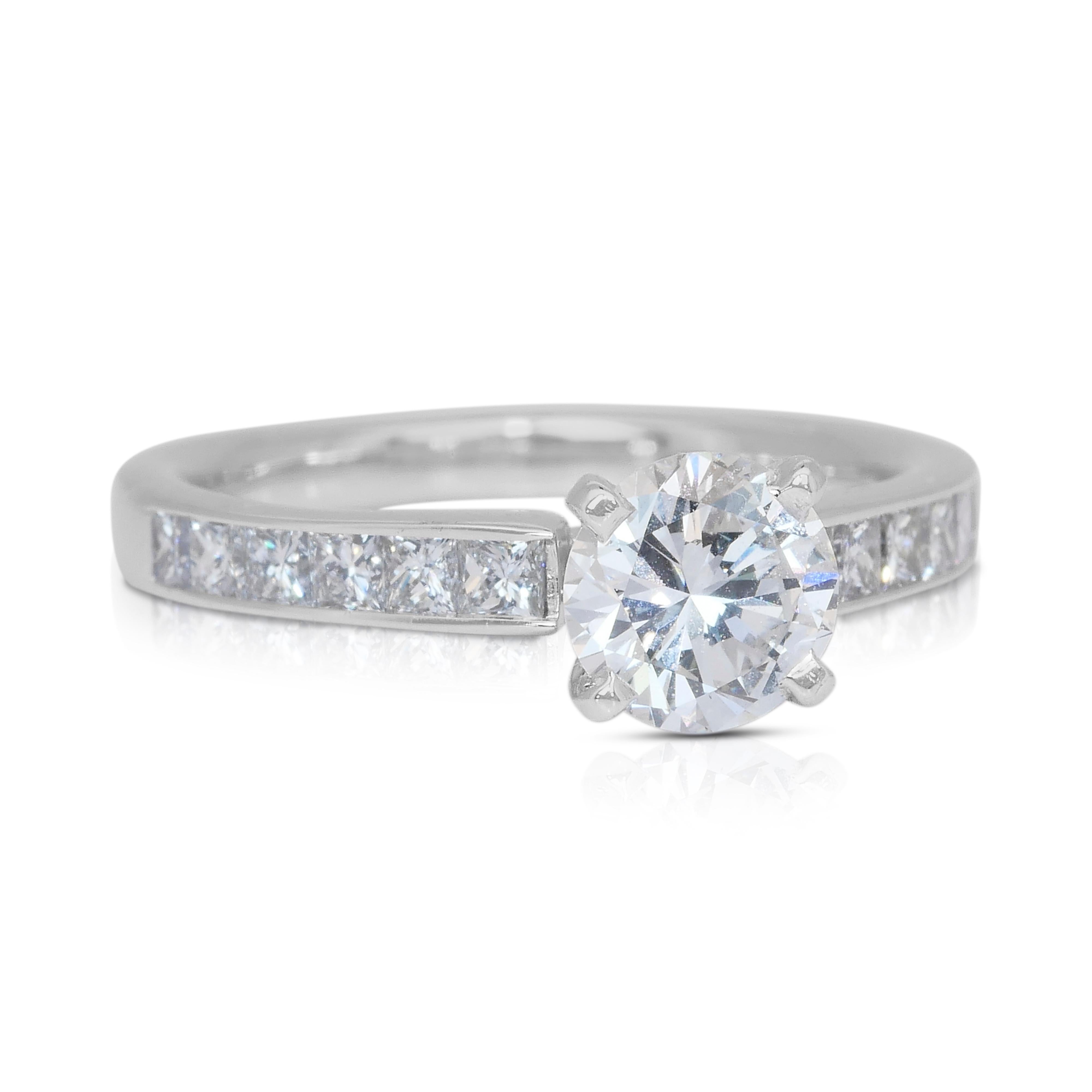 Taille ronde Bague en or blanc 14k avec pavé de diamants de 1,40ct - certifié IGI en vente
