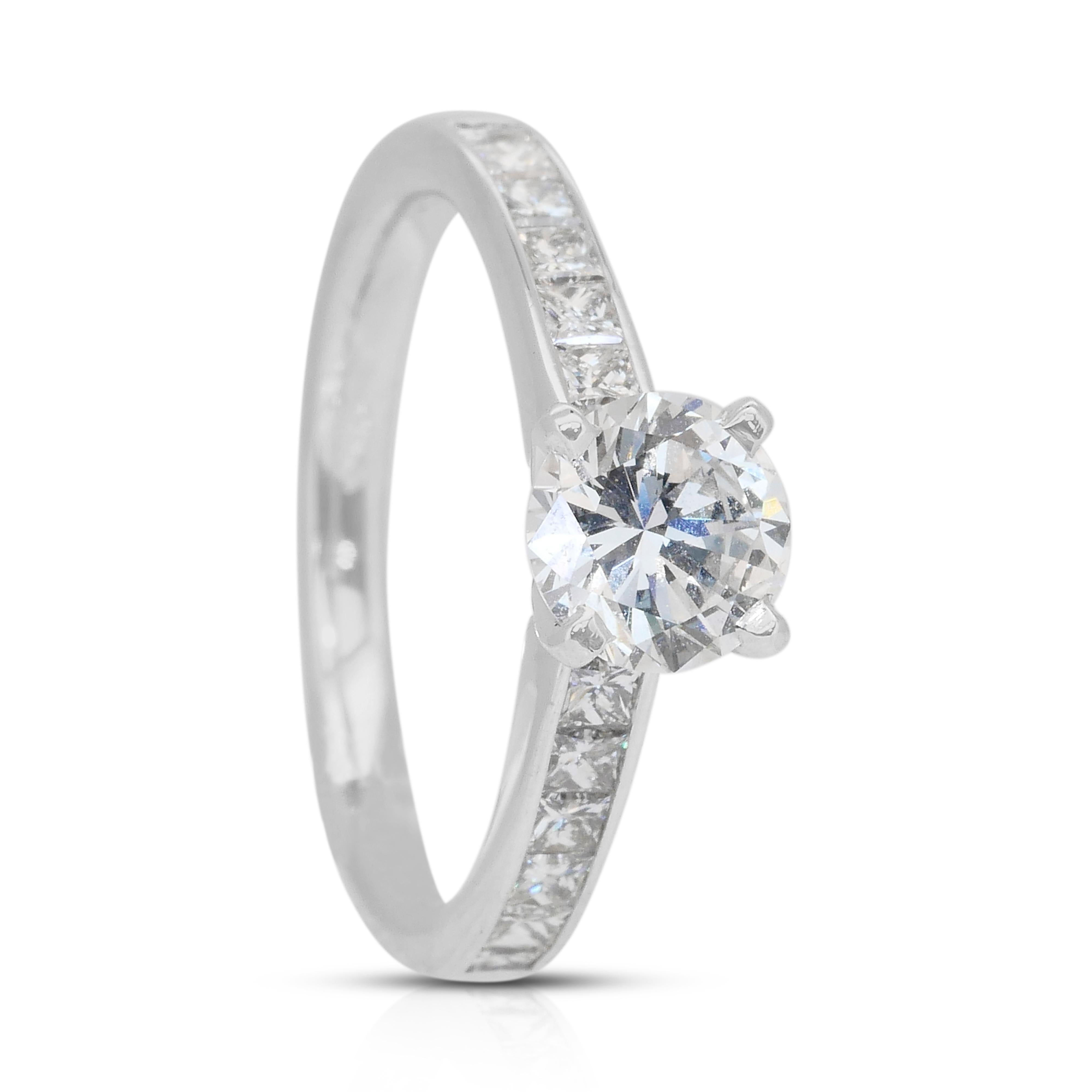 Bague en or blanc 14k avec pavé de diamants de 1,40ct - certifié IGI en vente 3