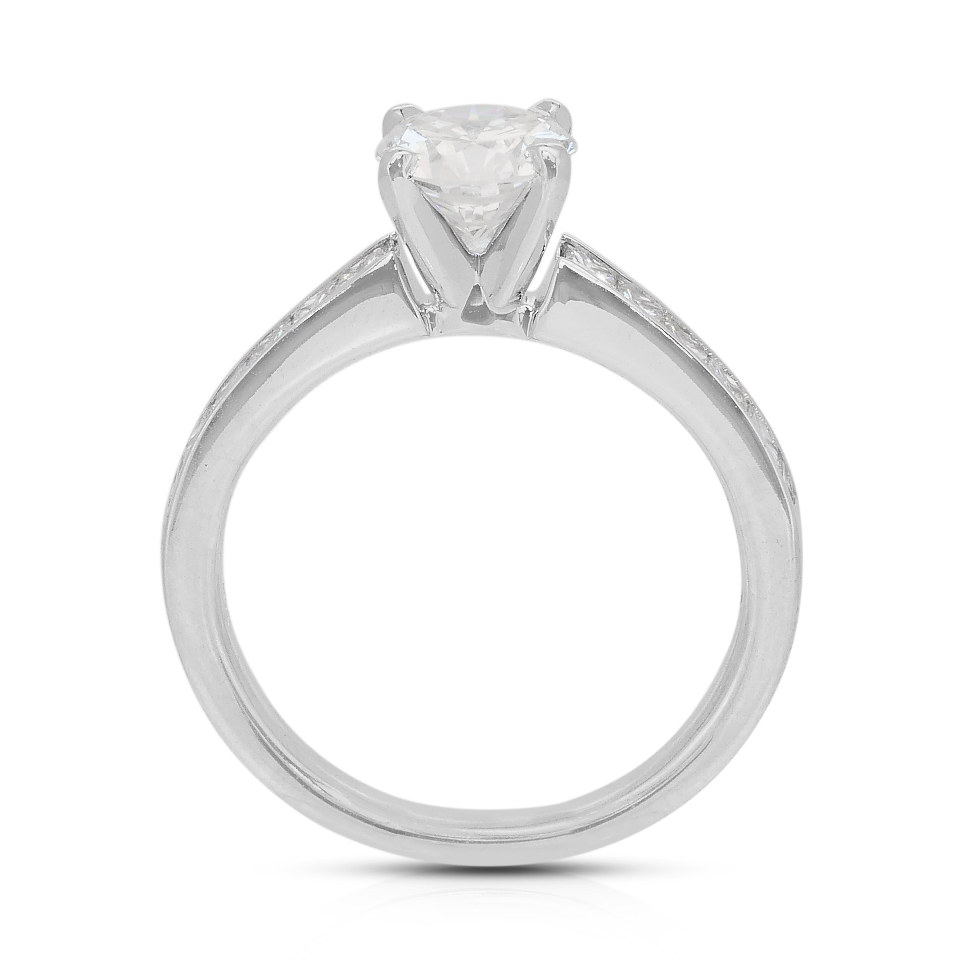 Bague en or blanc 14k avec pavé de diamants de 1,40ct - certifié IGI en vente 4