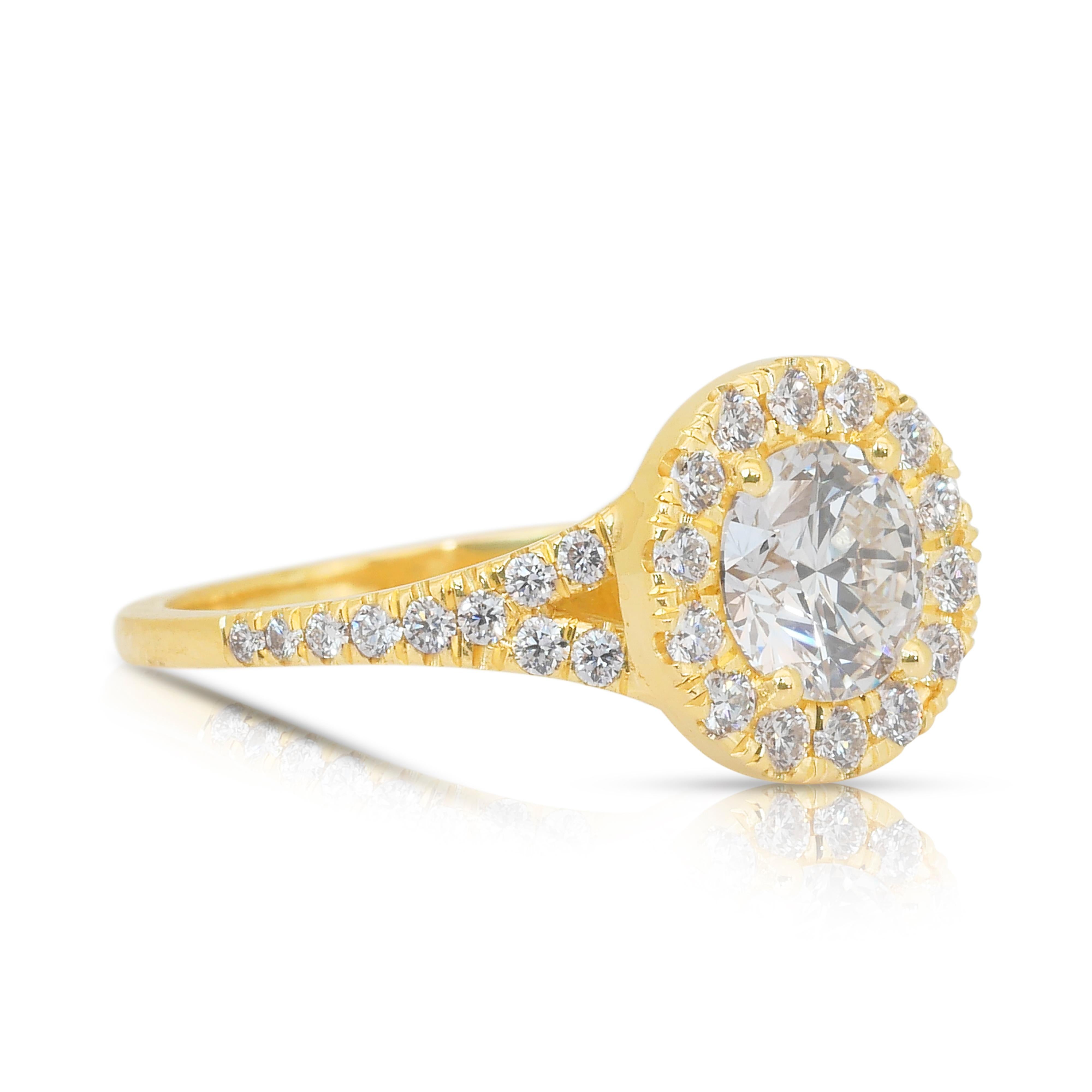 Anillo Halo de Diamantes Radiantes de 1.41ct en Oro Amarillo de 18k - Certificado IGI Corte redondo en venta