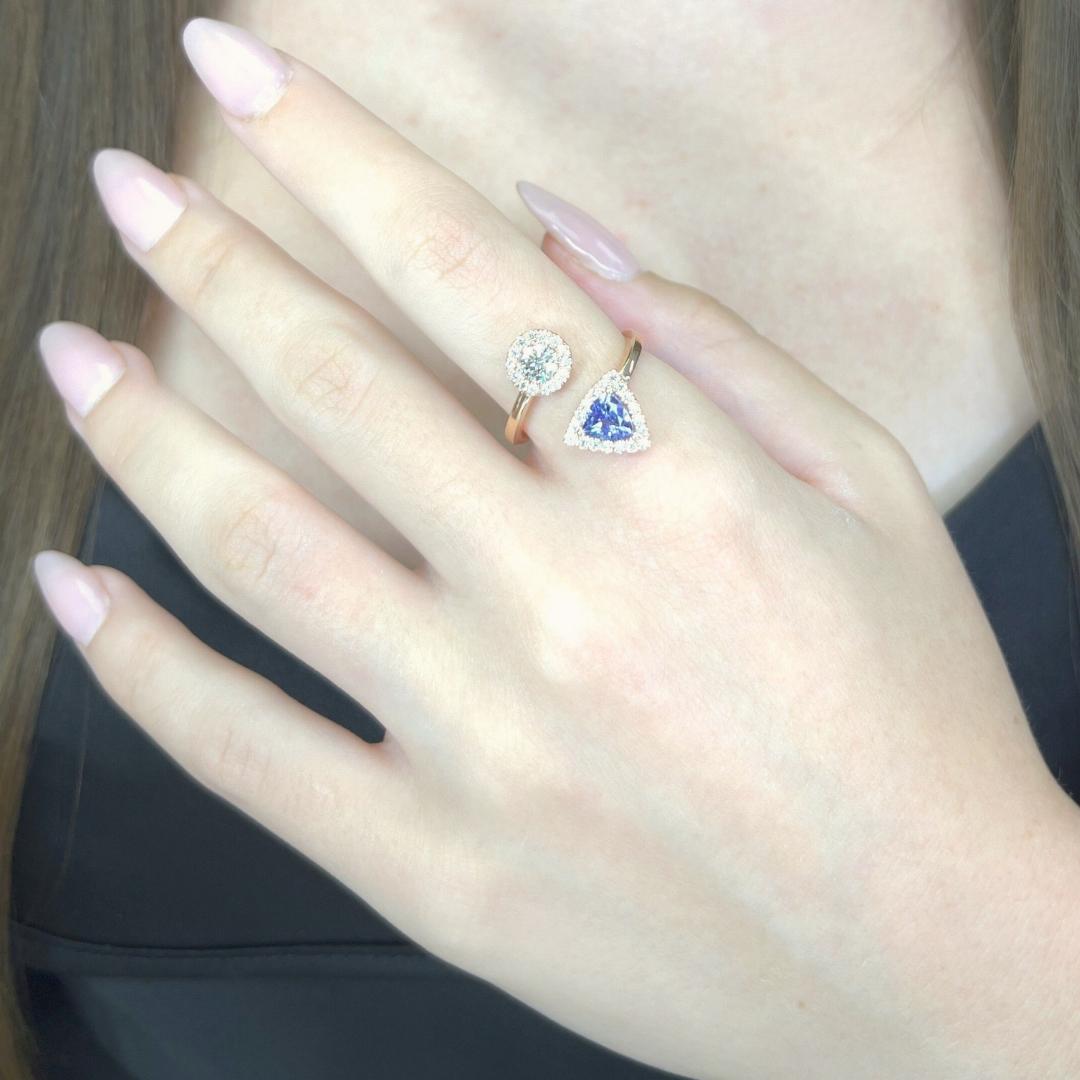 Bague en or rose 18 carats avec tanzanite et diamants - certifié IGI

Cette exquise bague en or rose 18 carats est ornée d'une tanzanite de 0,80 carat, taillée en brillant, qui rayonne d'un bleu violet captivant, très prisé pour sa rareté et la