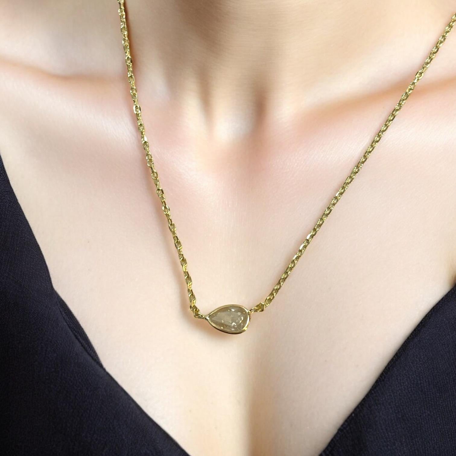 Collier radiant en or jaune 14 carats avec diamants naturels taille poire de 0,73 carat Neuf - En vente à New York, NY