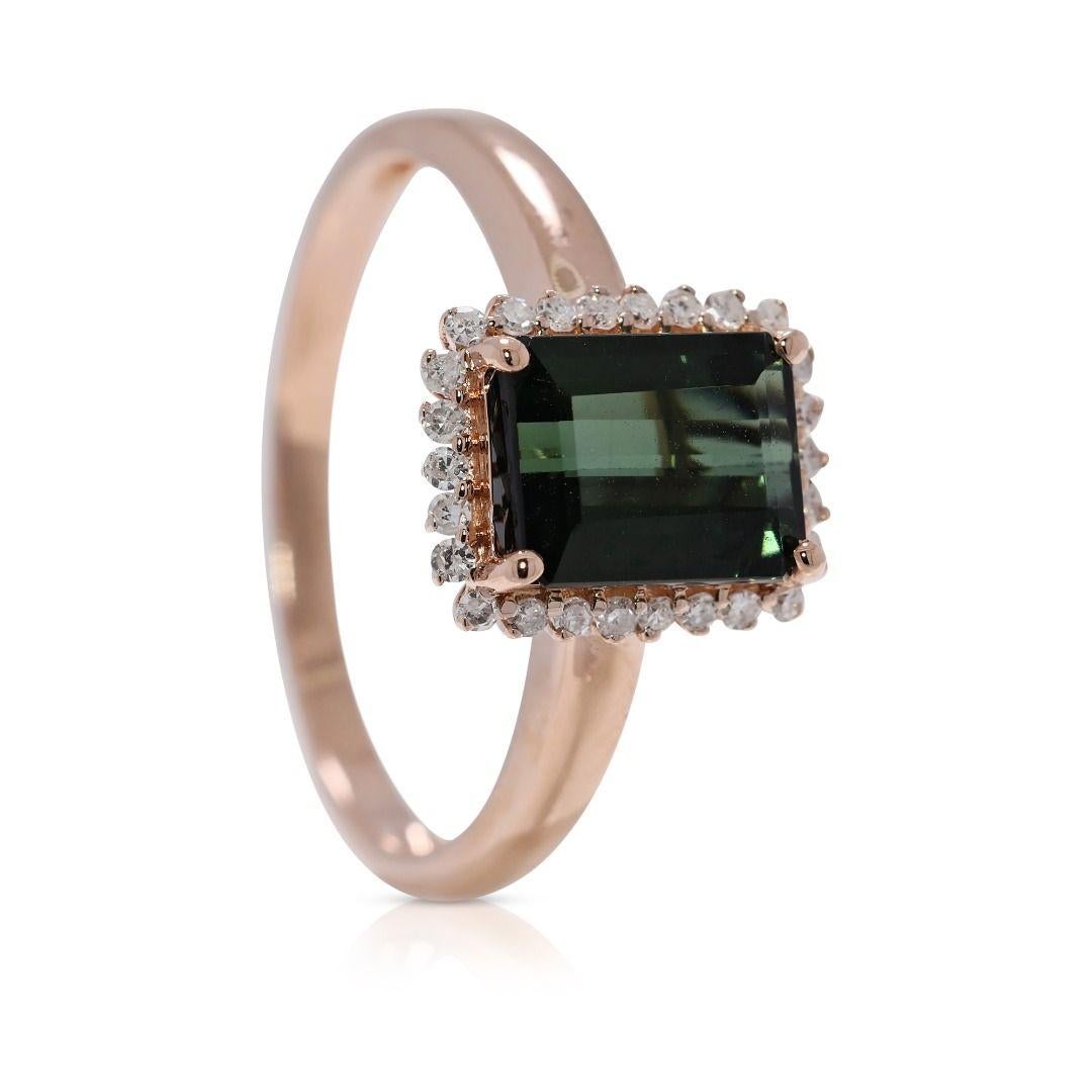 Radiant 1.81ct Green Tourmaline and Natural Diamonds Ring in 18K Yellow Gold In New Condition For Sale In רמת גן, IL