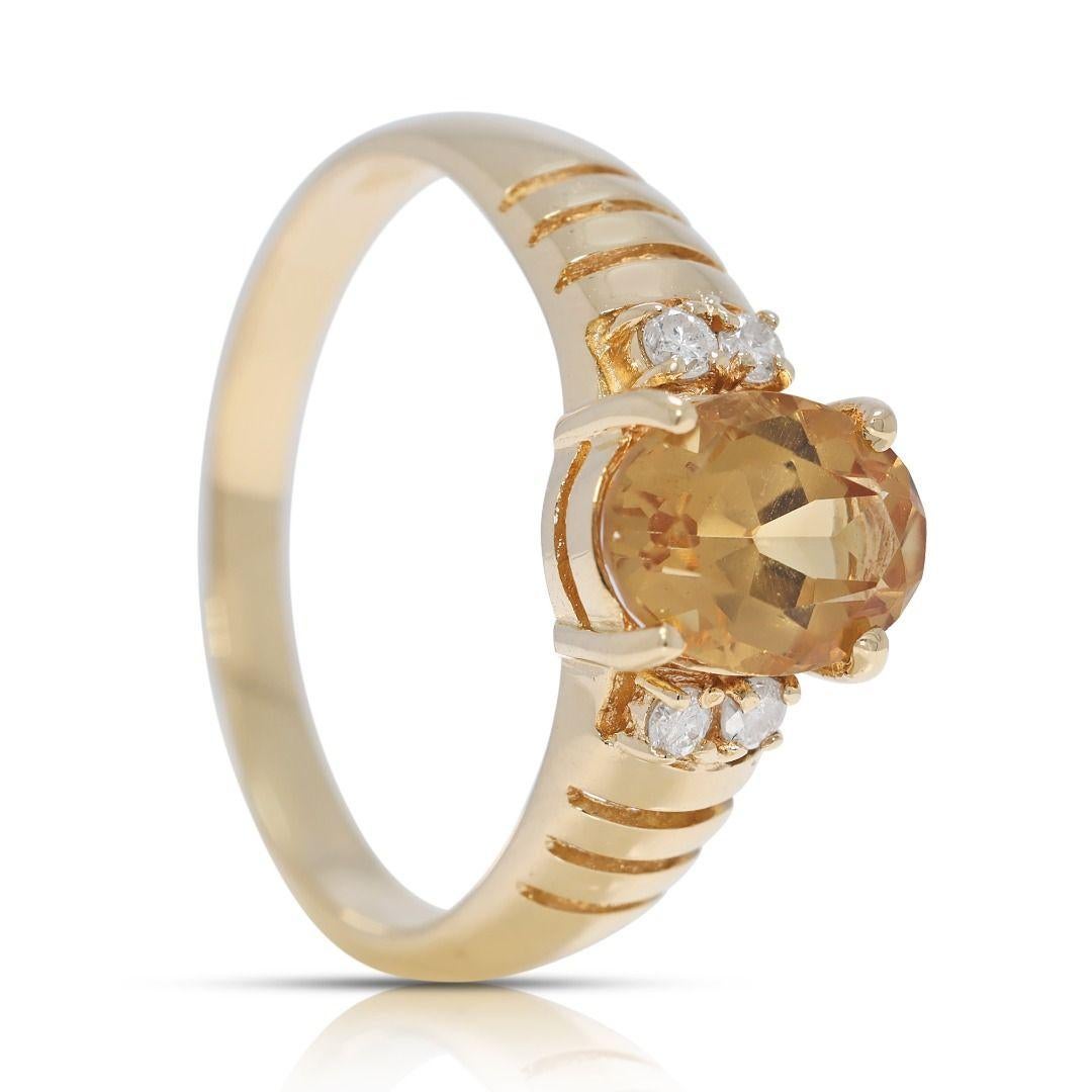 Radiant 1.86ct Citrine and Natural Diamonds Ring in 18K Yellow Gold In Excellent Condition For Sale In רמת גן, IL