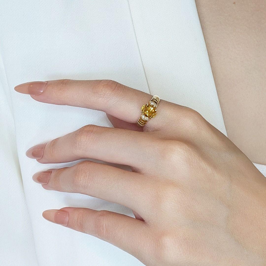 Women's Radiant 1.86ct Citrine and Natural Diamonds Ring in 18K Yellow Gold For Sale