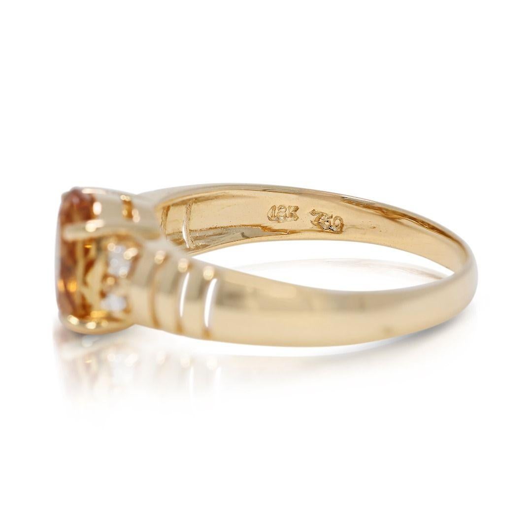 Radiant 1.86ct Citrine and Natural Diamonds Ring in 18K Yellow Gold For Sale 3