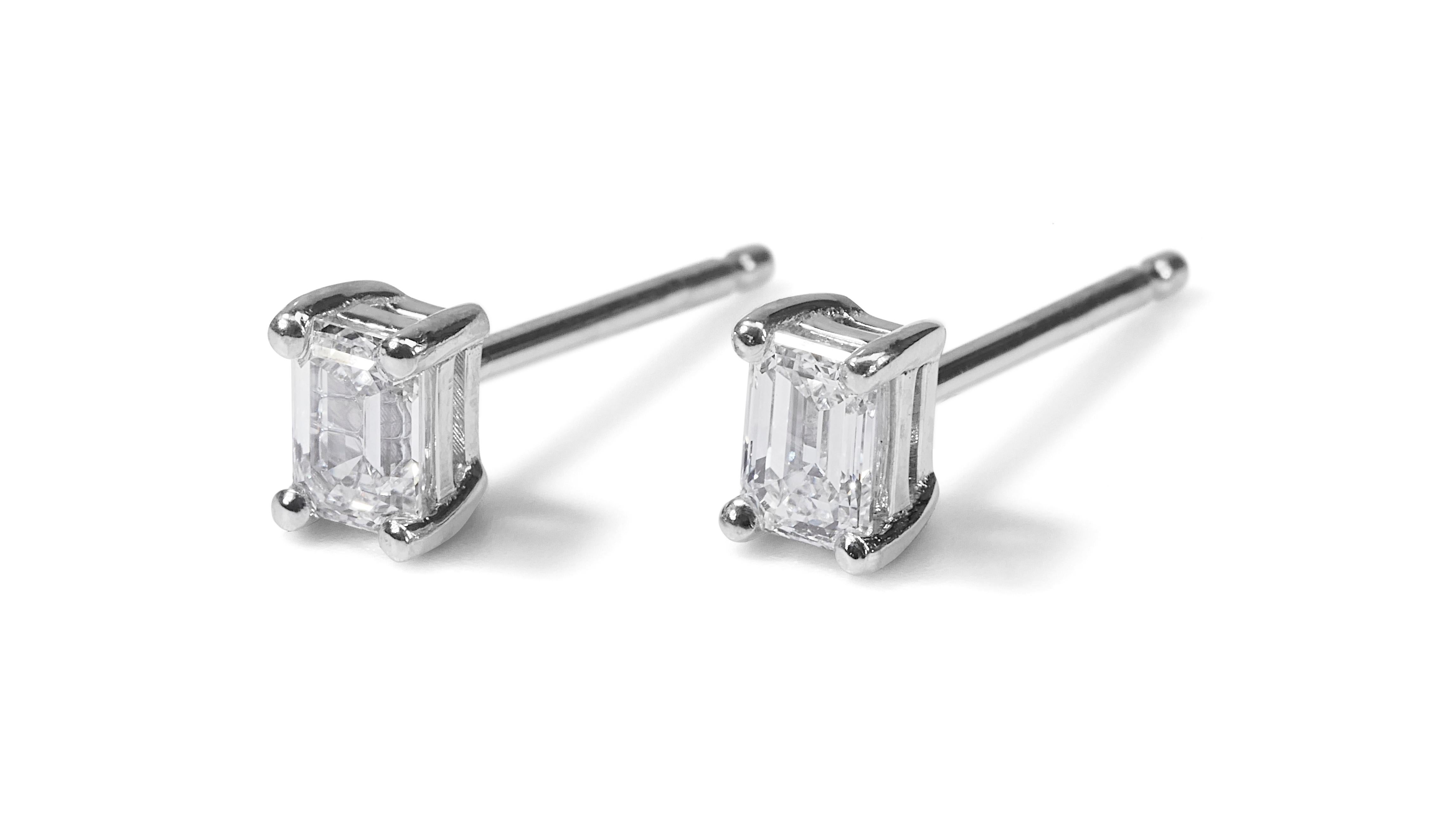 Radiant 18K White Gold Natural Diamonds Stud Earrings w/1.00ct - GIA Certified

These radiant stud earrings showcase a stunning duo of diamonds, meticulously selected for their exceptional quality. With a total carat weight of 1.00 carat, these