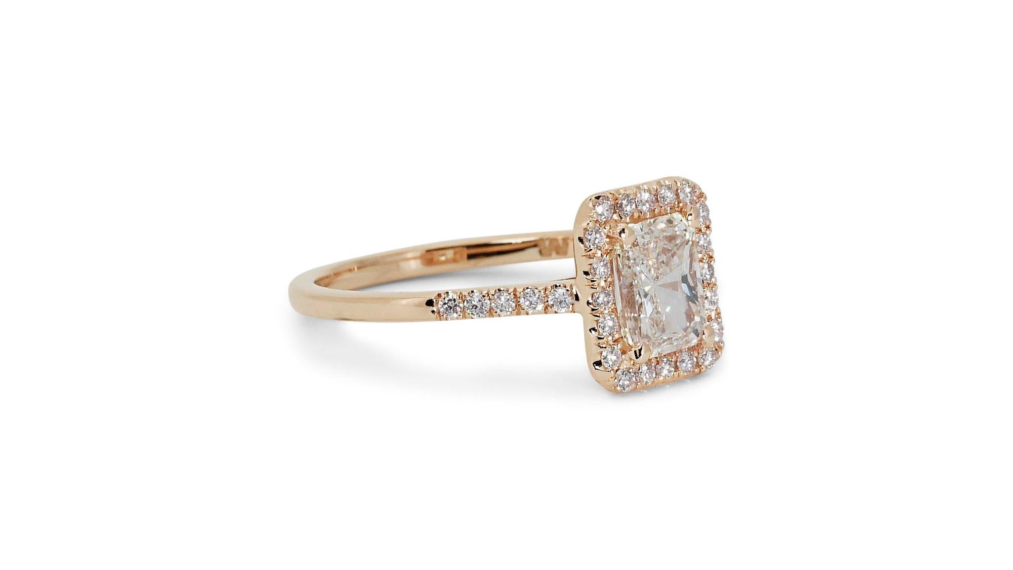 Radiant 18k Yellow Gold Natural Diamond Halo Ring w/1.75 ct - GIA Certified In New Condition For Sale In רמת גן, IL