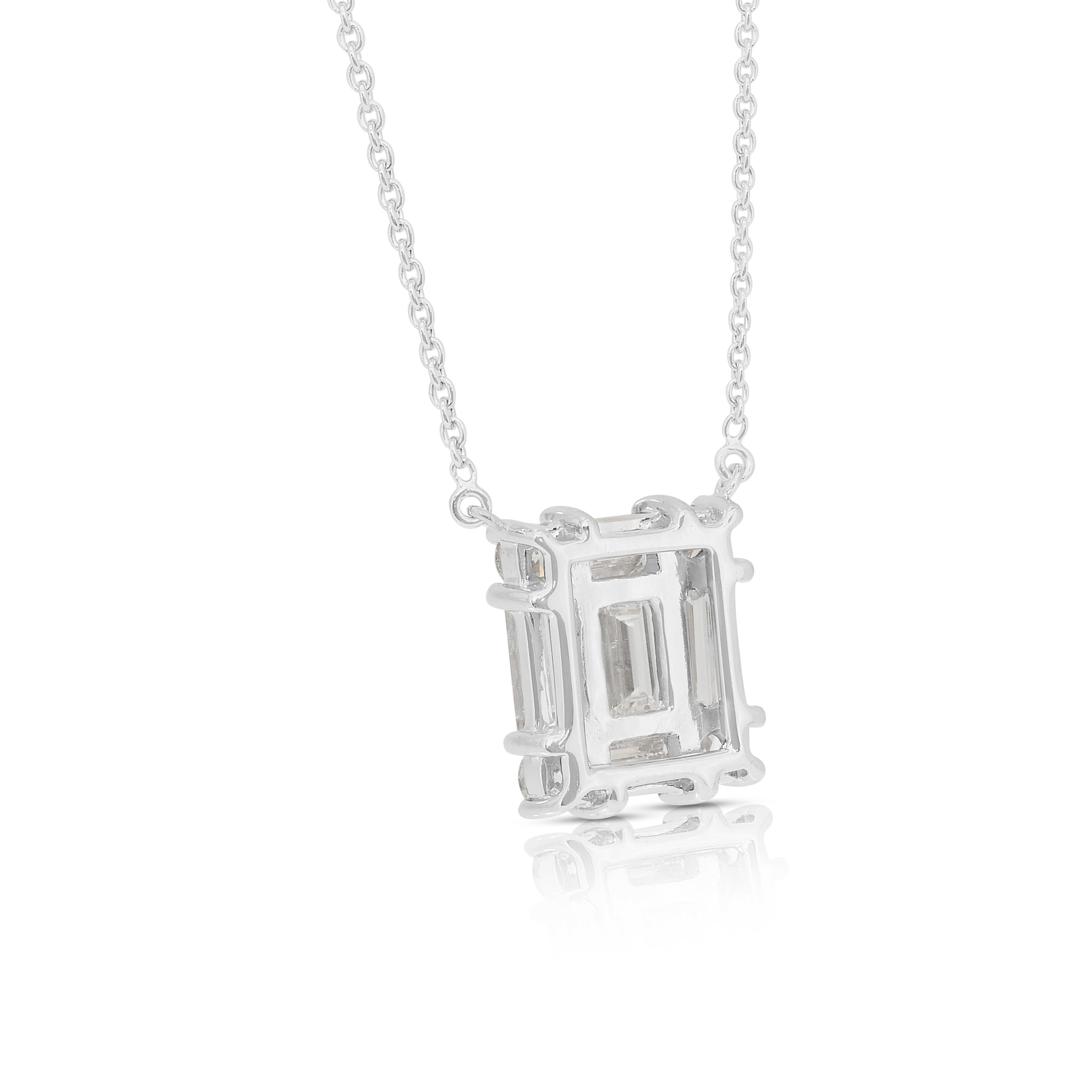 Collier avec pendentif en or blanc 18 carats et diamants rayonnants de 1,92 ct - certifié IGI en vente 3
