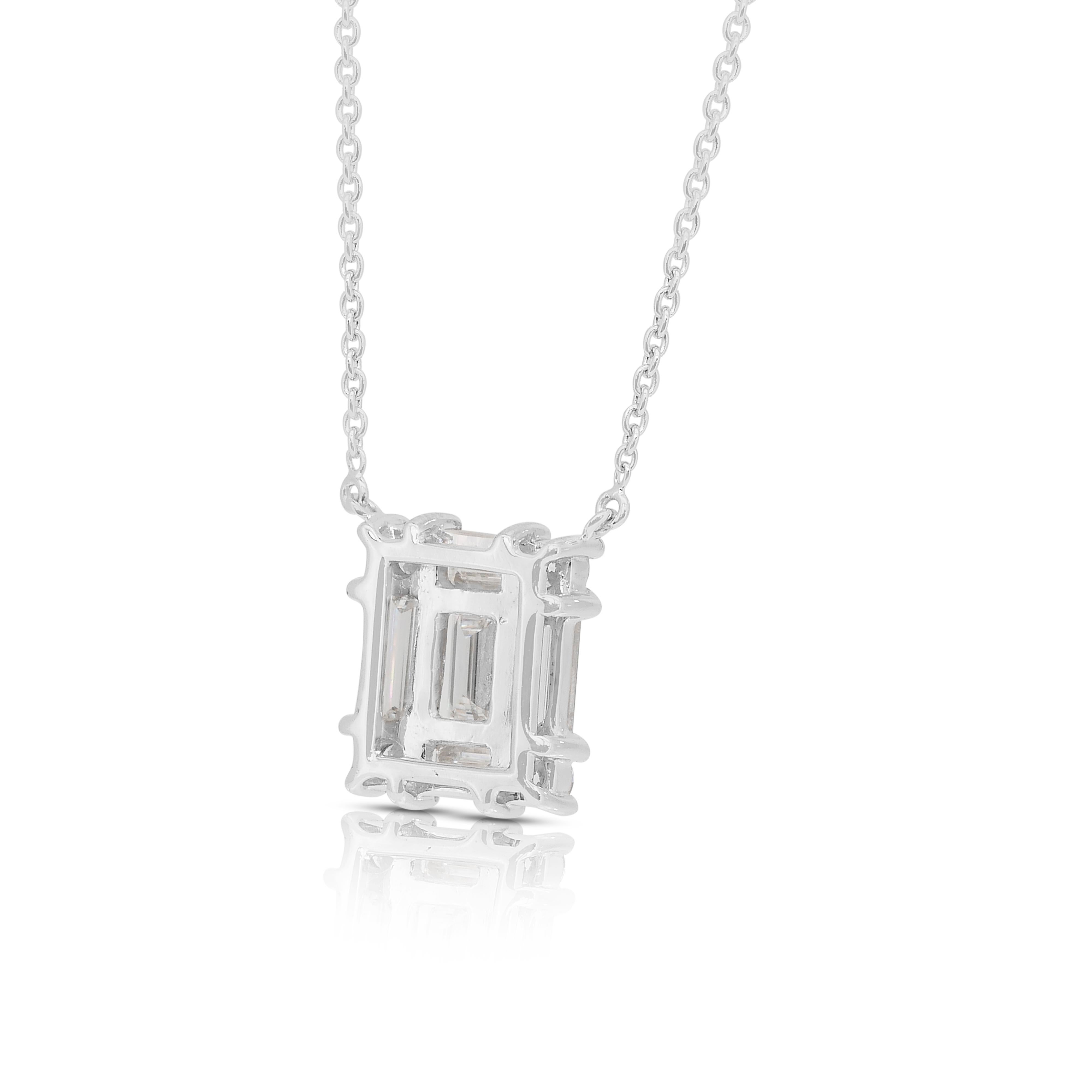 Collier avec pendentif en or blanc 18 carats et diamants rayonnants de 1,92 ct - certifié IGI en vente 4