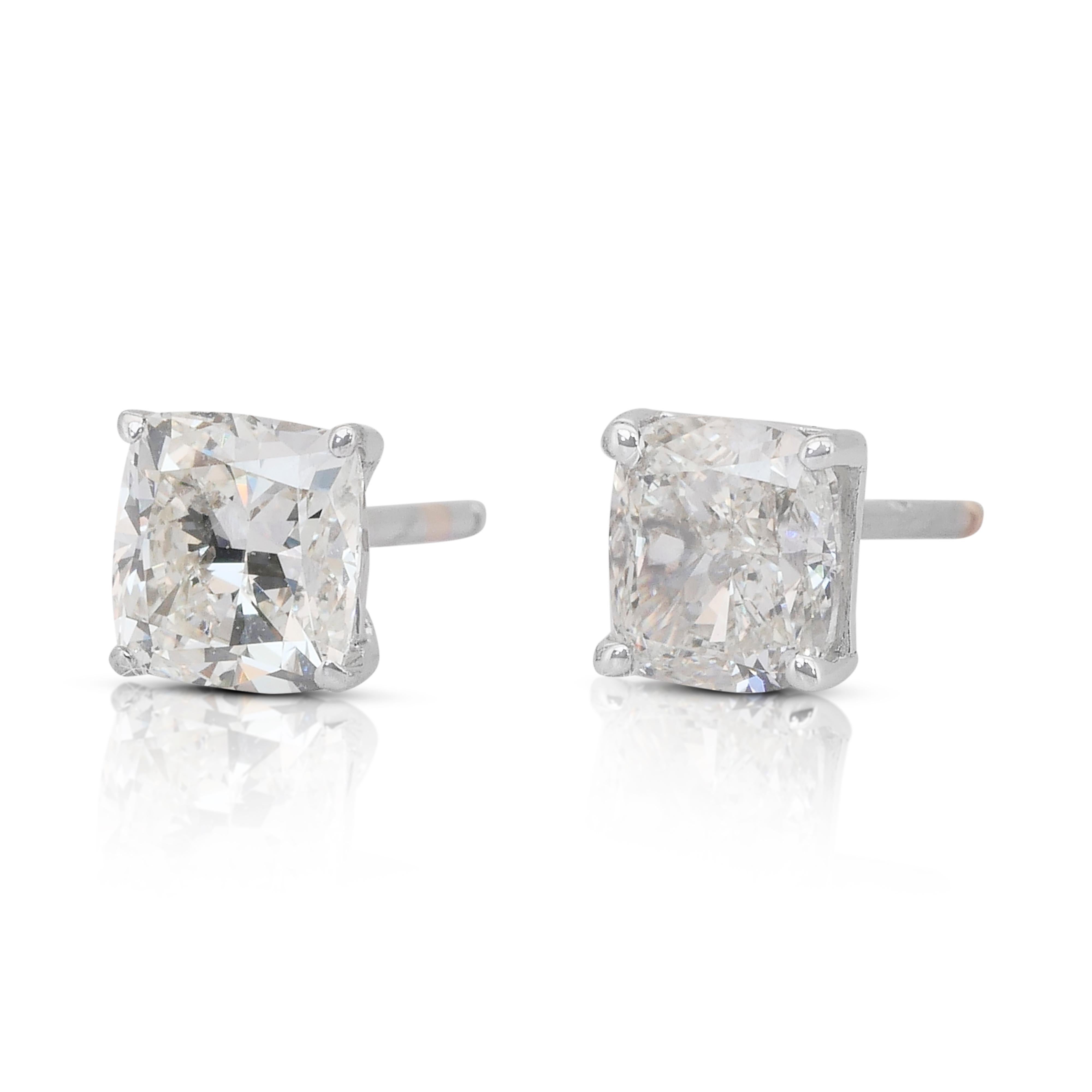 Taille coussin Boucles d'oreilles en or blanc 18 carats avec 2.03ct de diamants - IGI Certified en vente