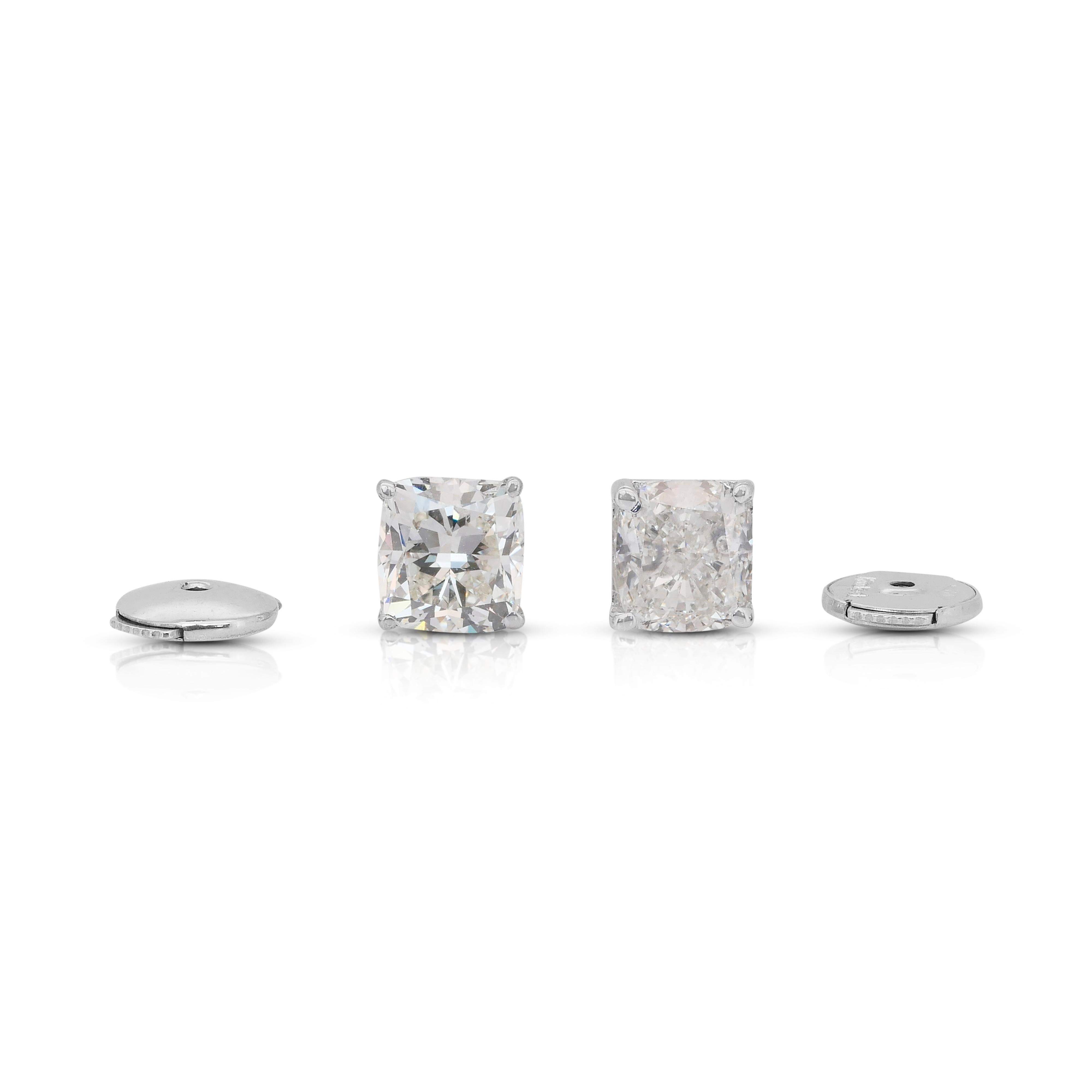Boucles d'oreilles en or blanc 18 carats avec 2.03ct de diamants - IGI Certified en vente 3