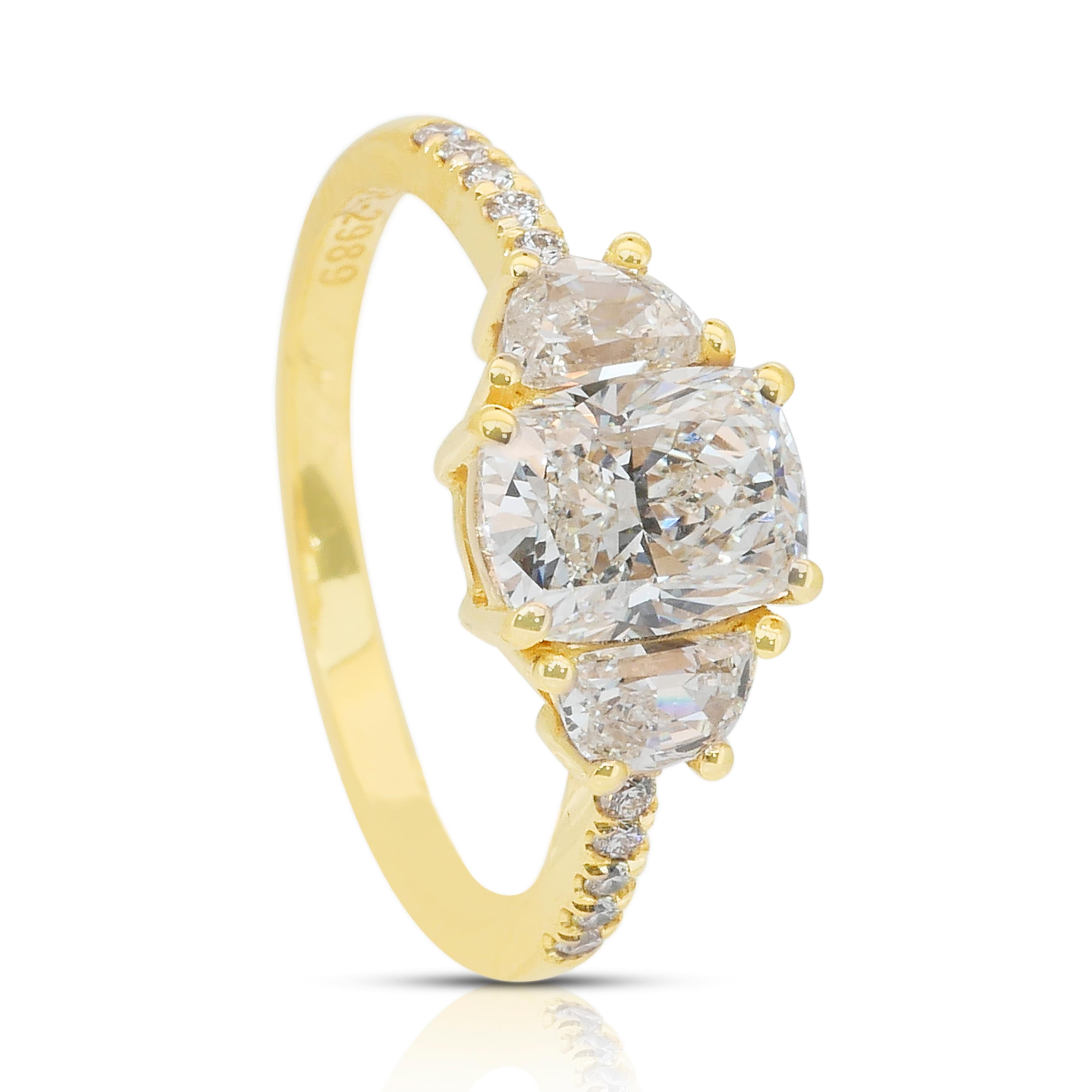 Bague 3 pierres en or jaune 18 carats avec 2,15 ct de diamants - certifié IGI en vente 3