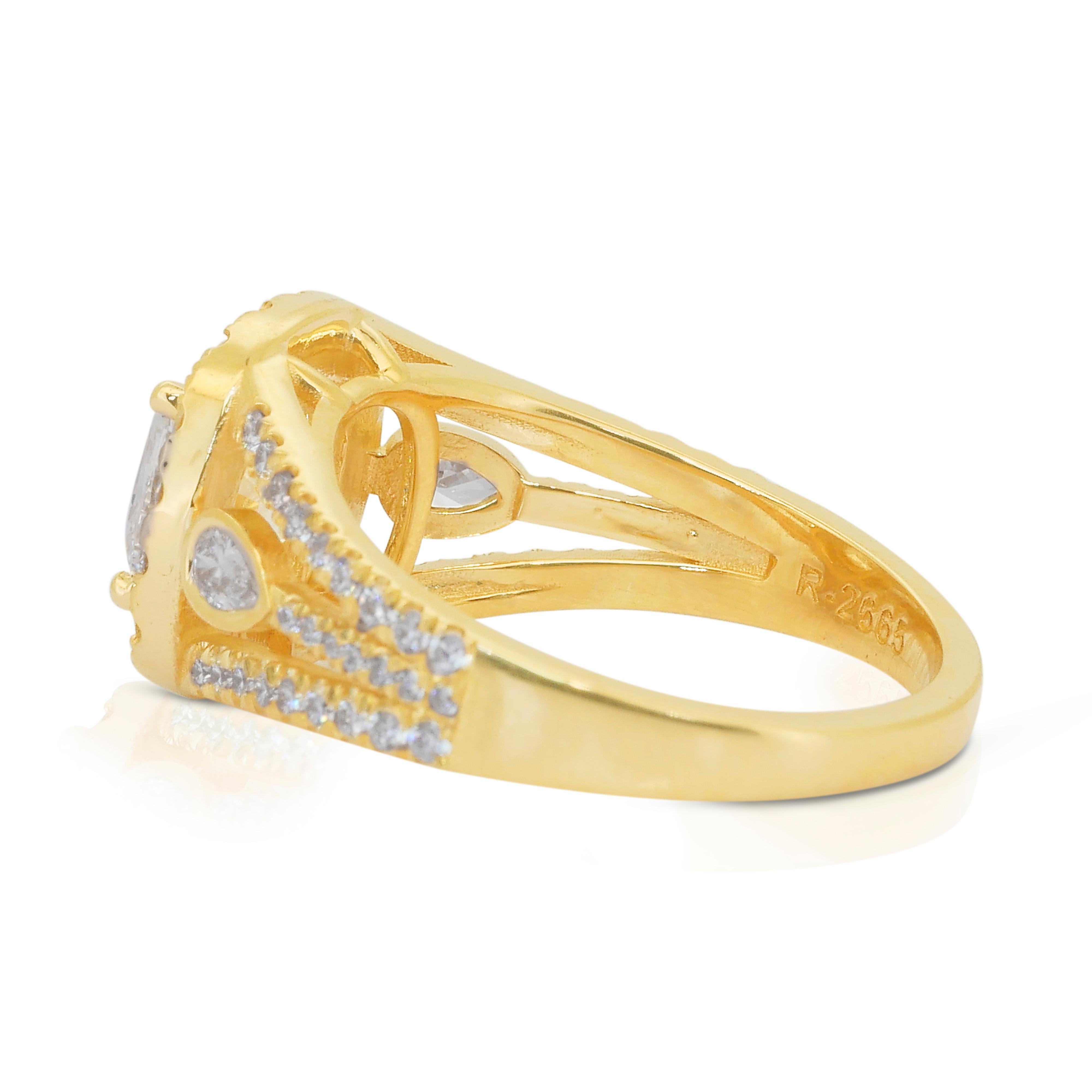 Women's Radiant 2.41ct Diamonds Halo Ring in 18k Yellow Gold - IGI Certified For Sale