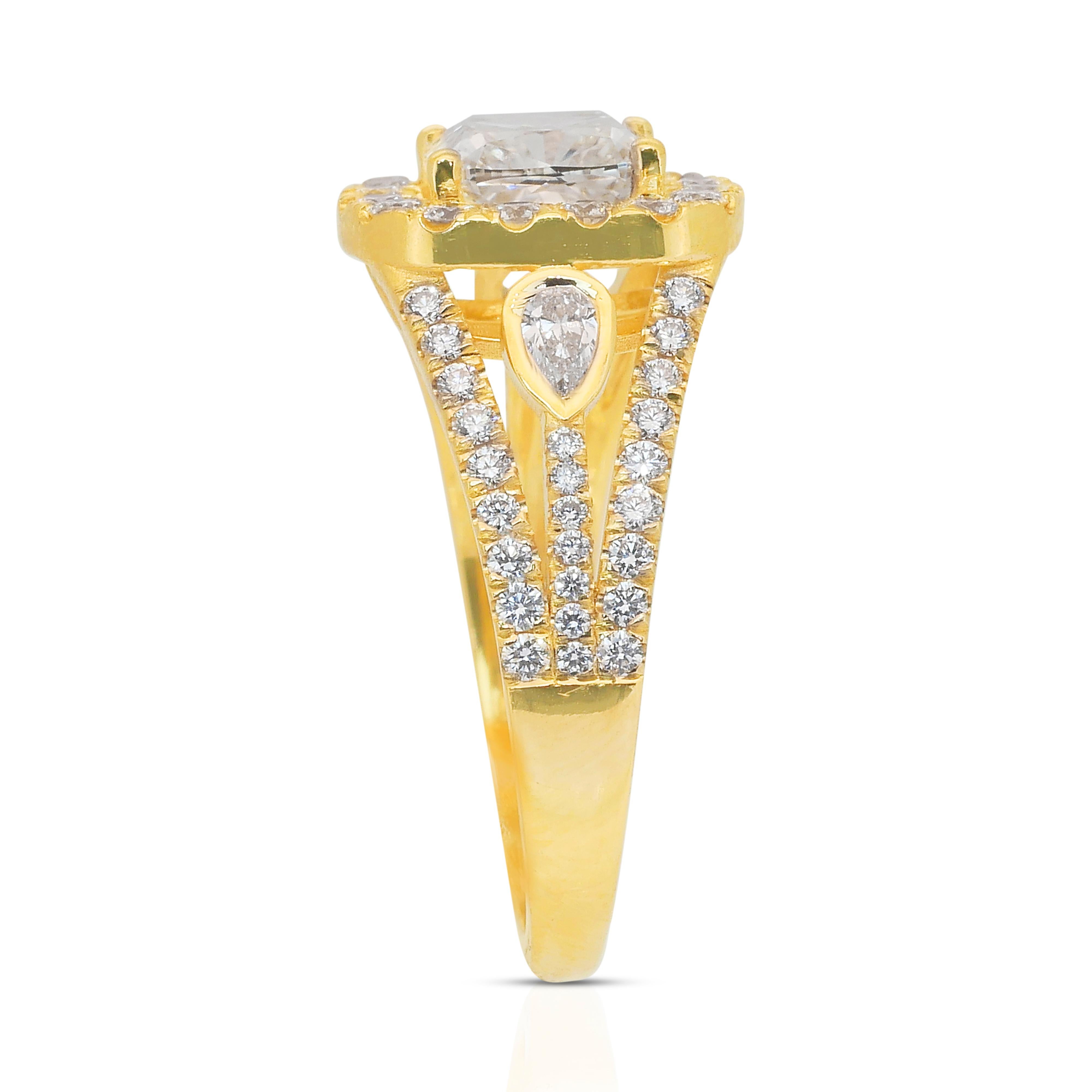 Radiant 2.41ct Diamonds Halo Ring in 18k Yellow Gold - IGI Certified For Sale 2