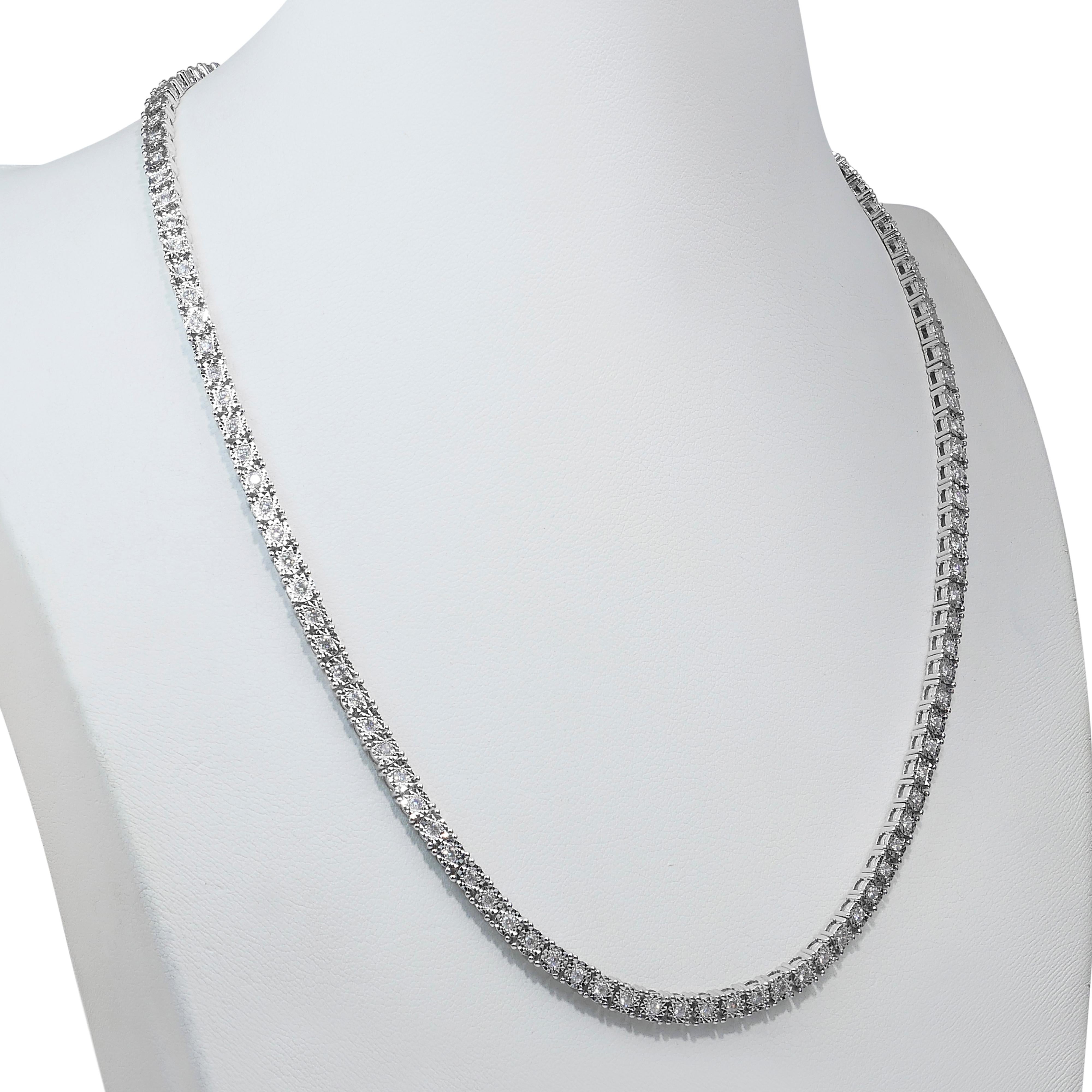 Taglio rotondo Radiant 2.43ct Diamonds Necklace in 9k White Gold - IGI Certified in vendita