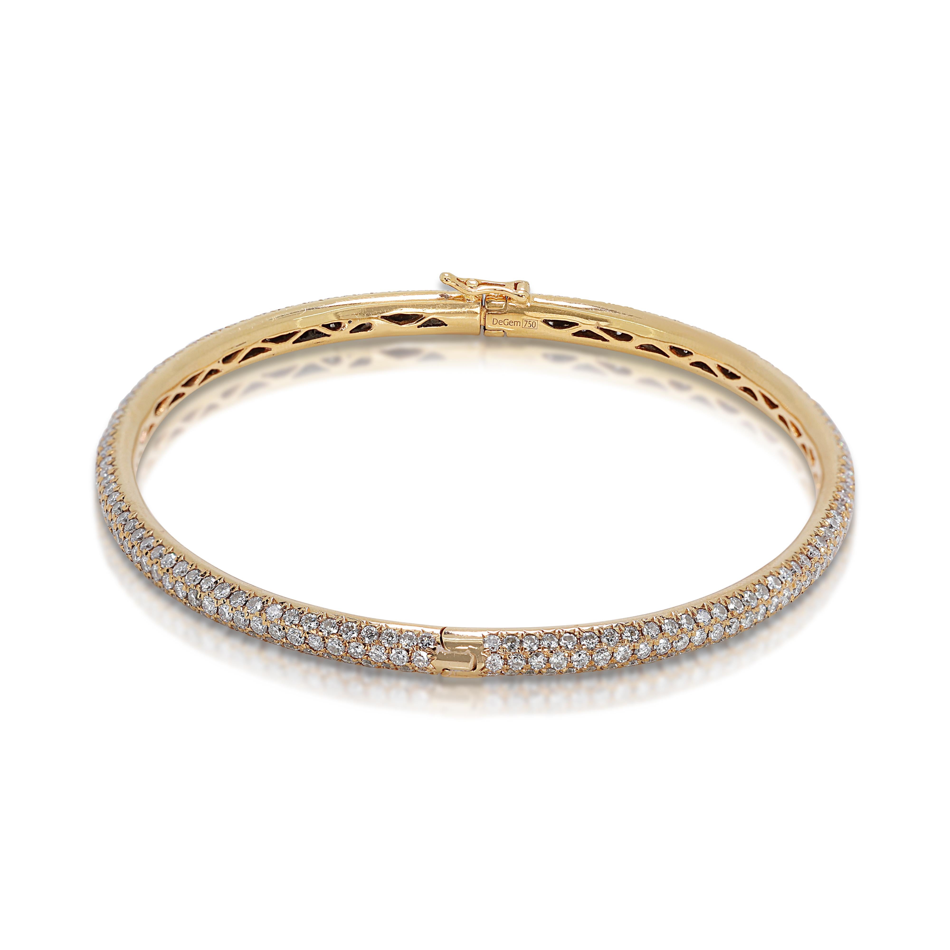 Radiant 3.78ct Diamonds Bangle in 18K Yellow Gold  For Sale 1